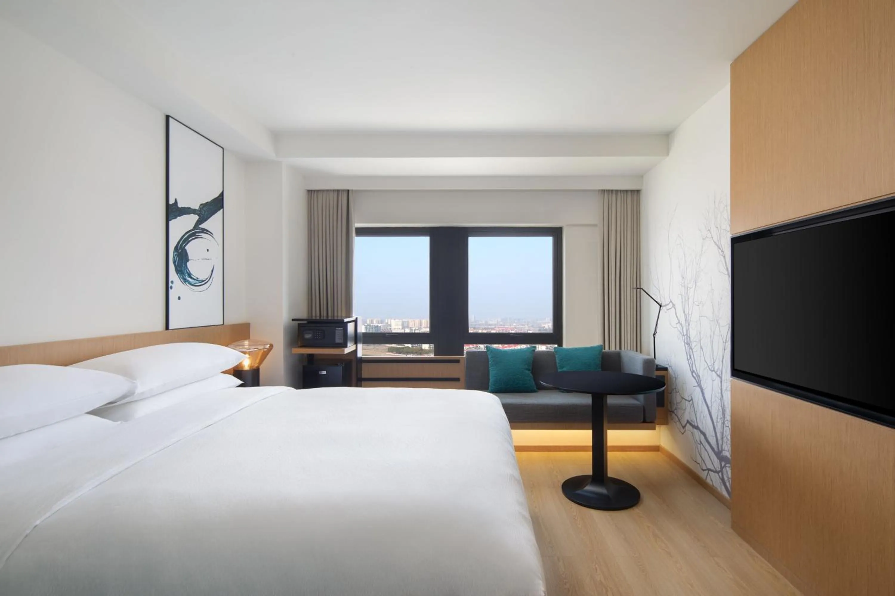 Photo of the whole room, Bed in Ramada Plaza Pu Dong South Shanghai