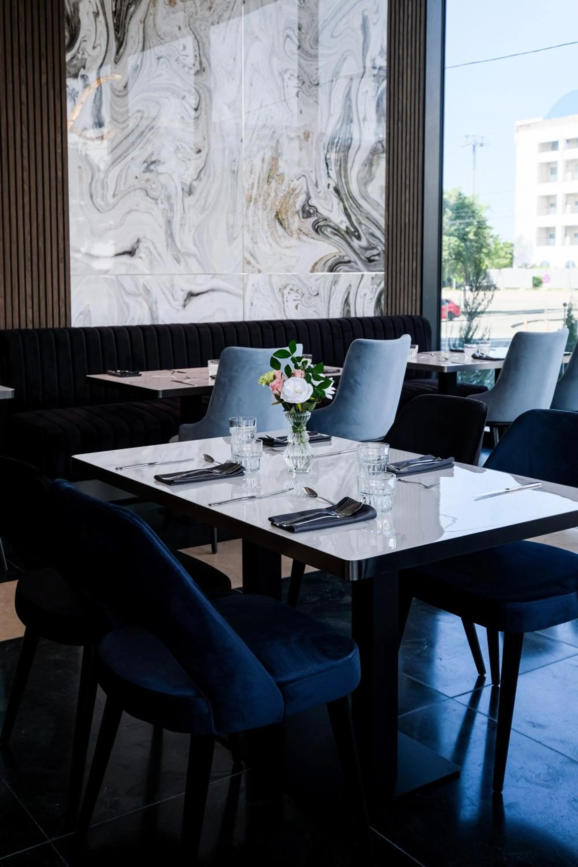 Restaurant/places to eat in Panoramic Mamaia Hotel