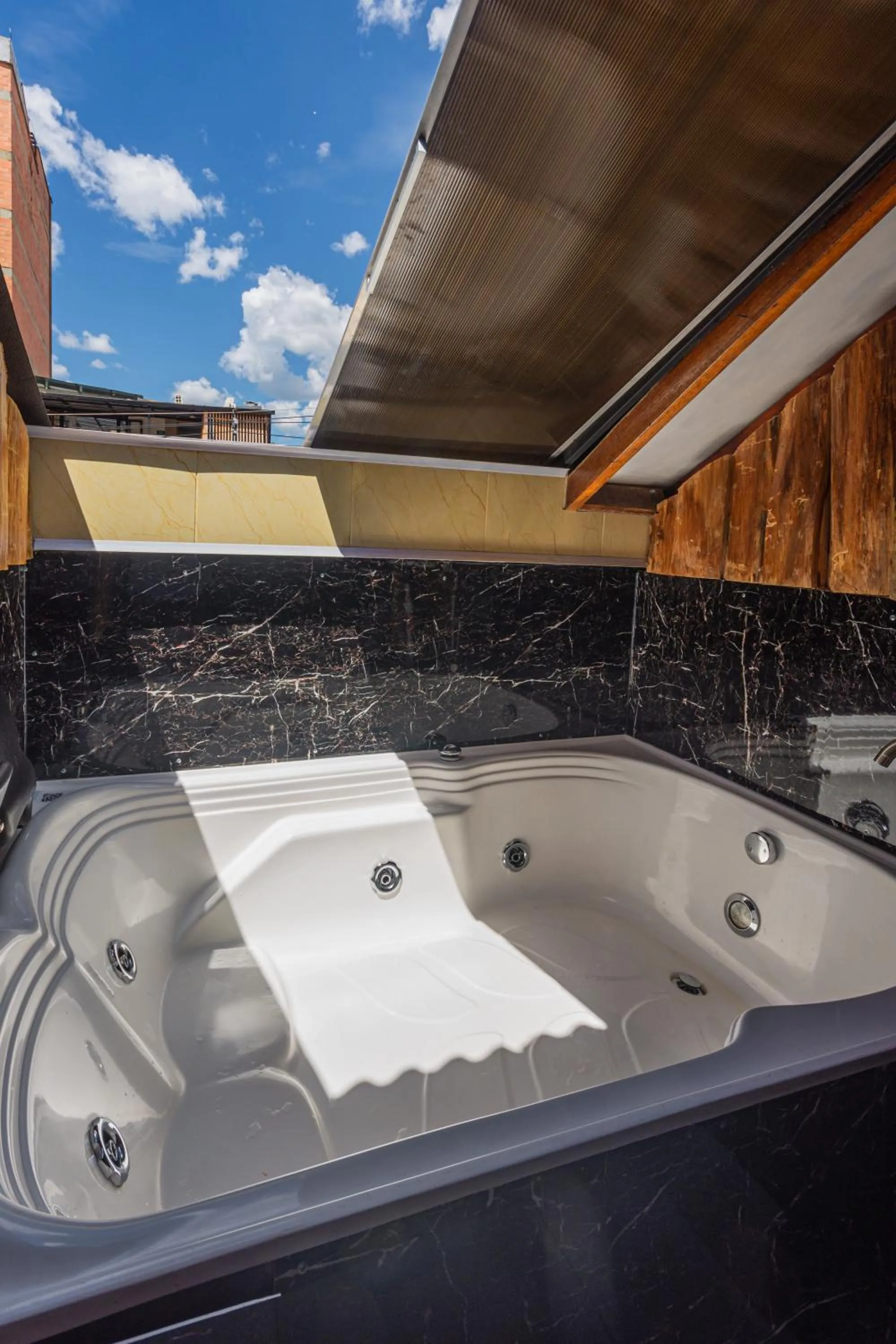 Hot Tub in Hotel Lares 70 Laureles