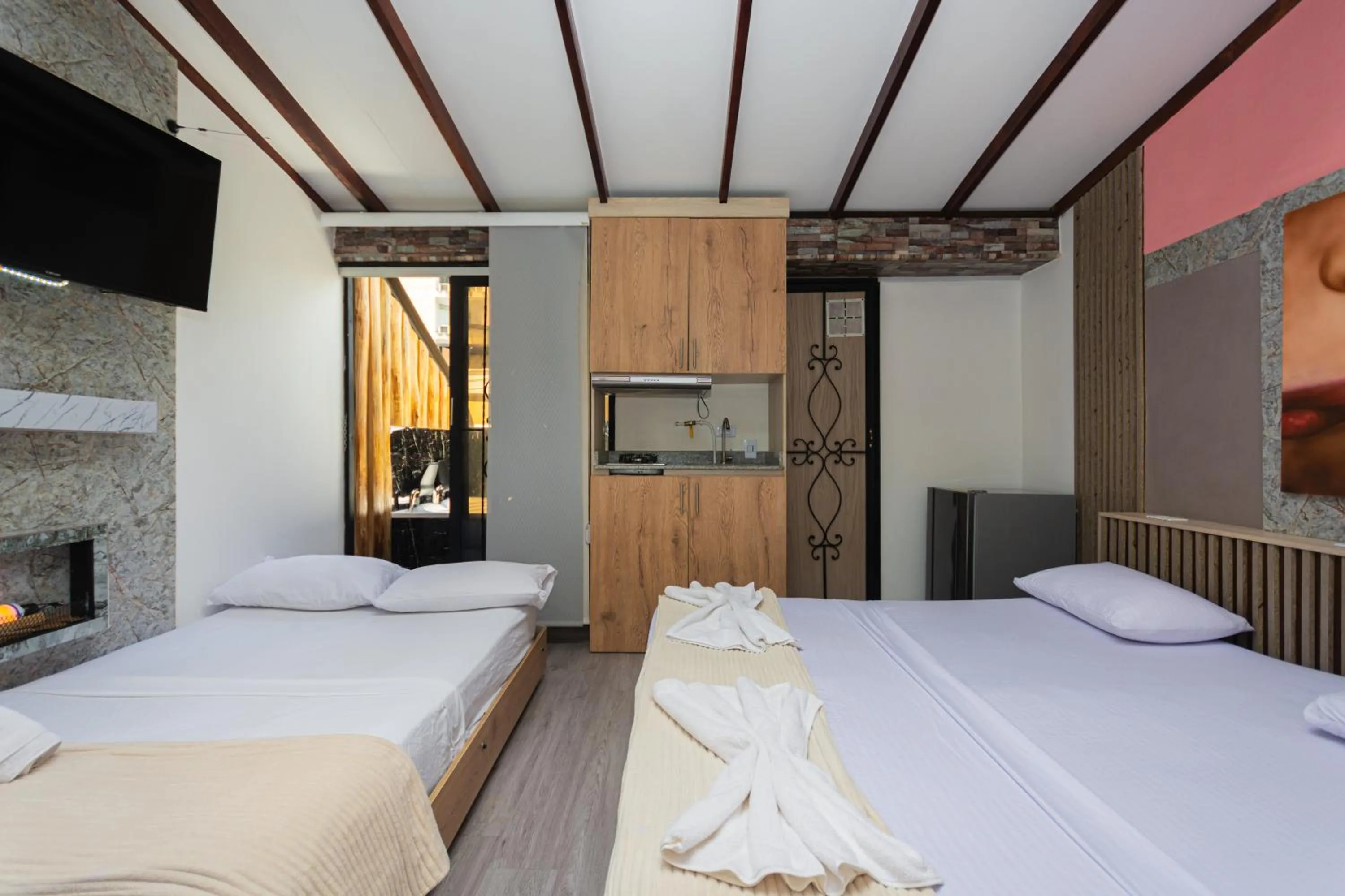 TV and multimedia, Bed in Hotel Lares 70 Laureles