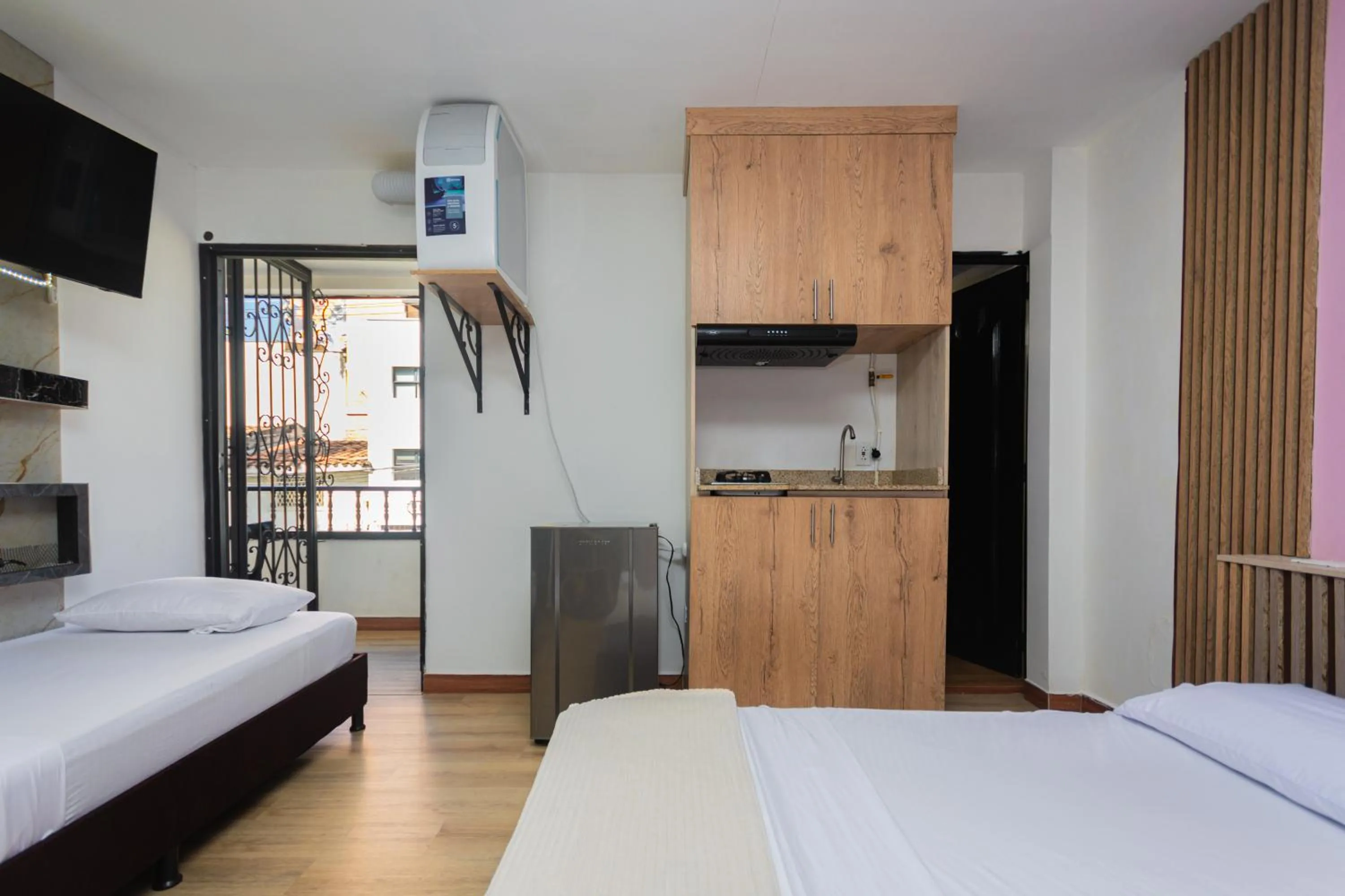 TV and multimedia, Bed in Hotel Lares 70 Laureles