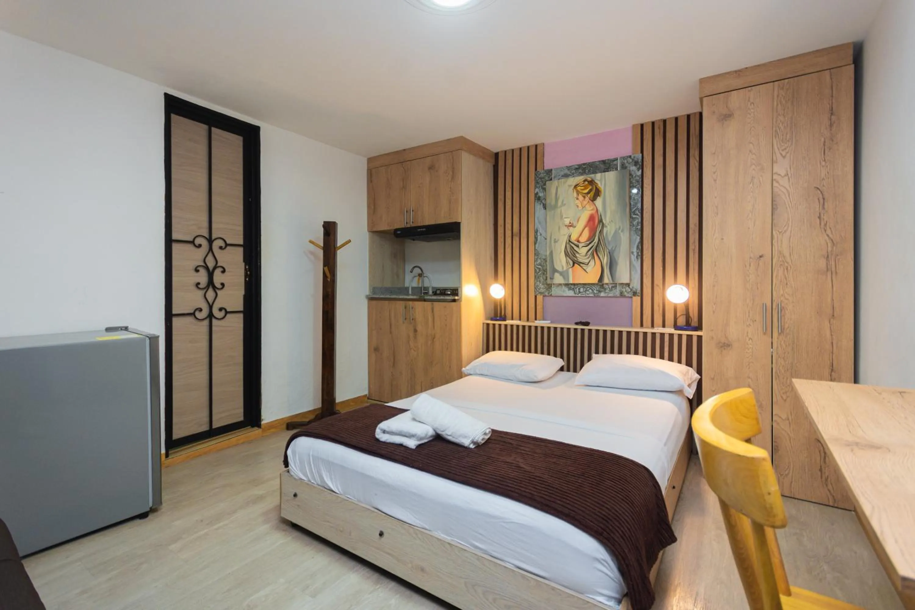 Kitchen or kitchenette, Bed in Hotel Lares 70 Laureles