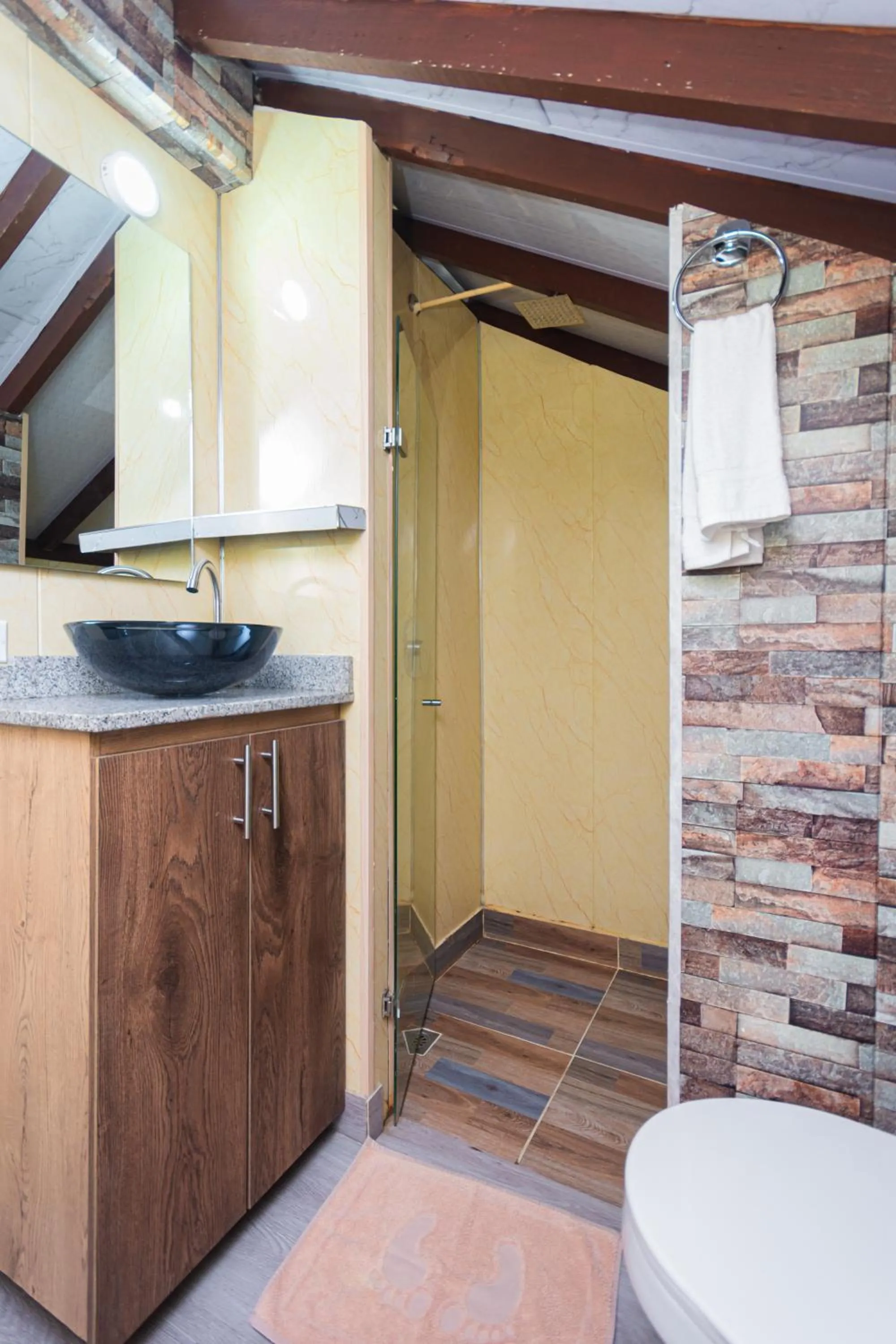 Bathroom in Hotel Lares 70 Laureles