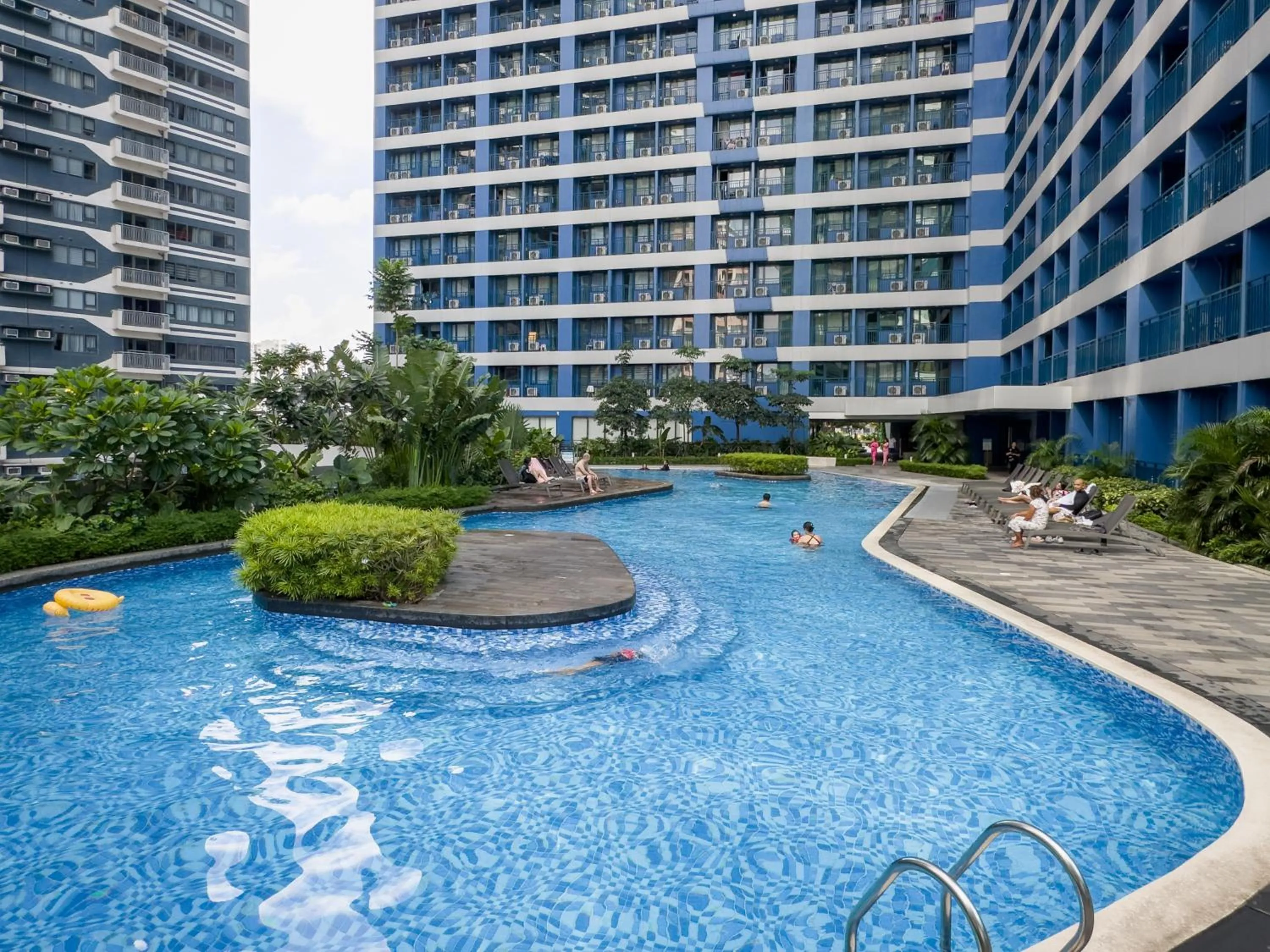 Swimming pool in GemstoneBR in SMDC Air Residences