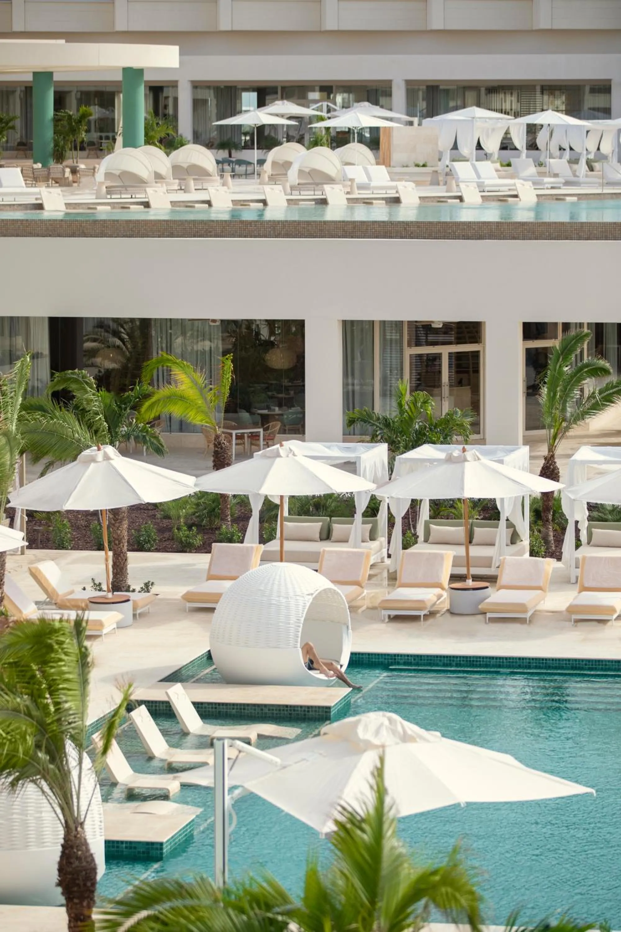 Swimming pool in JOIA Aruba by Iberostar