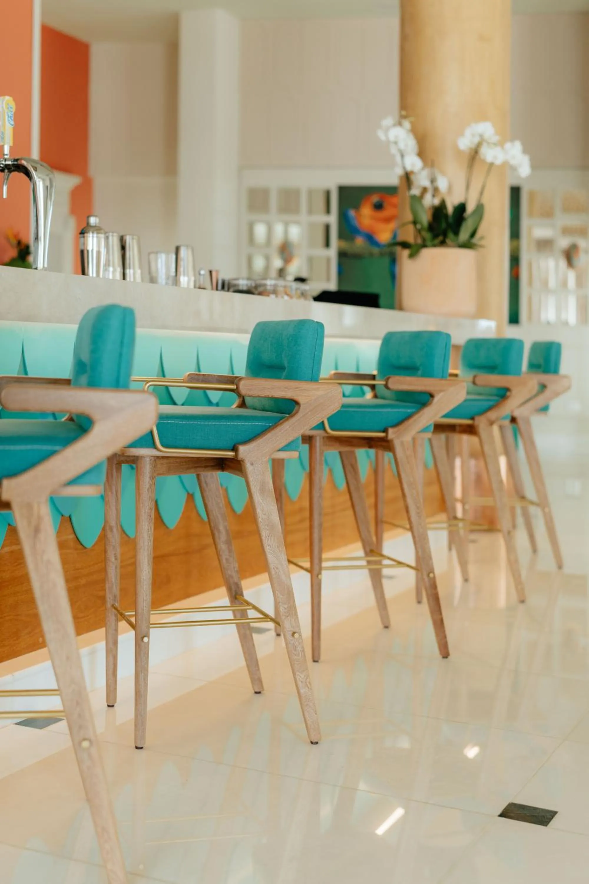 Lounge or bar in JOIA Aruba by Iberostar