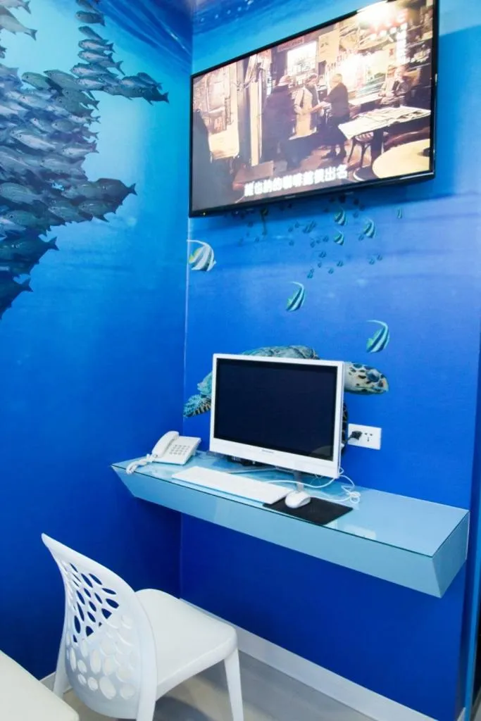 Communal lounge/ TV room in Morwing Hotel - Ocean