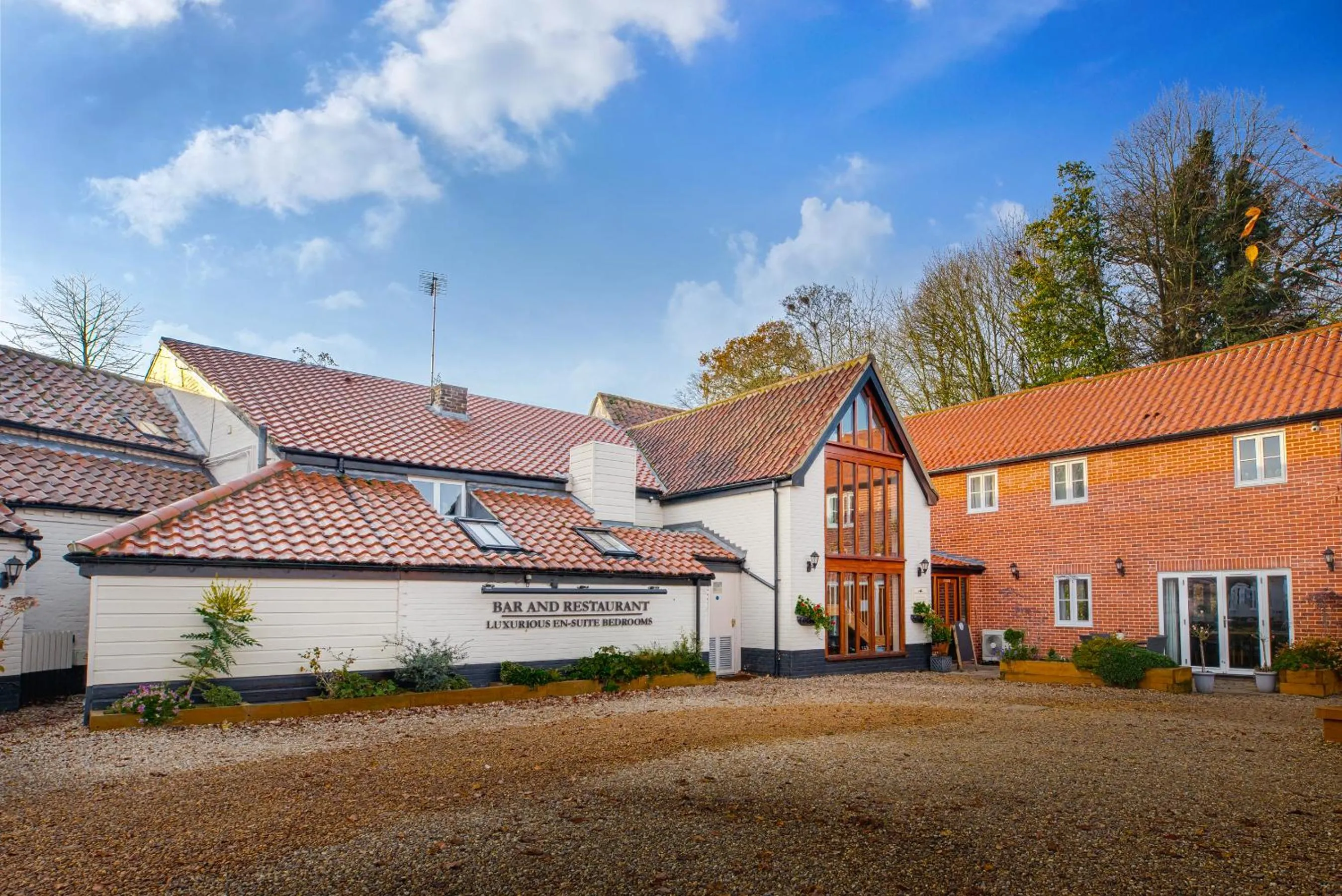 Facade/entrance in The Black Swan Inn