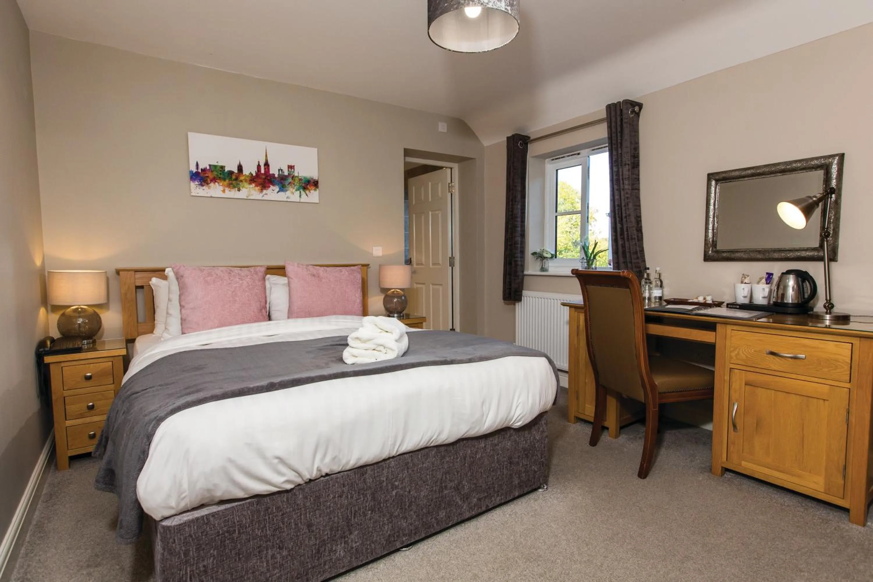 Bedroom, Bed in The Black Swan Inn