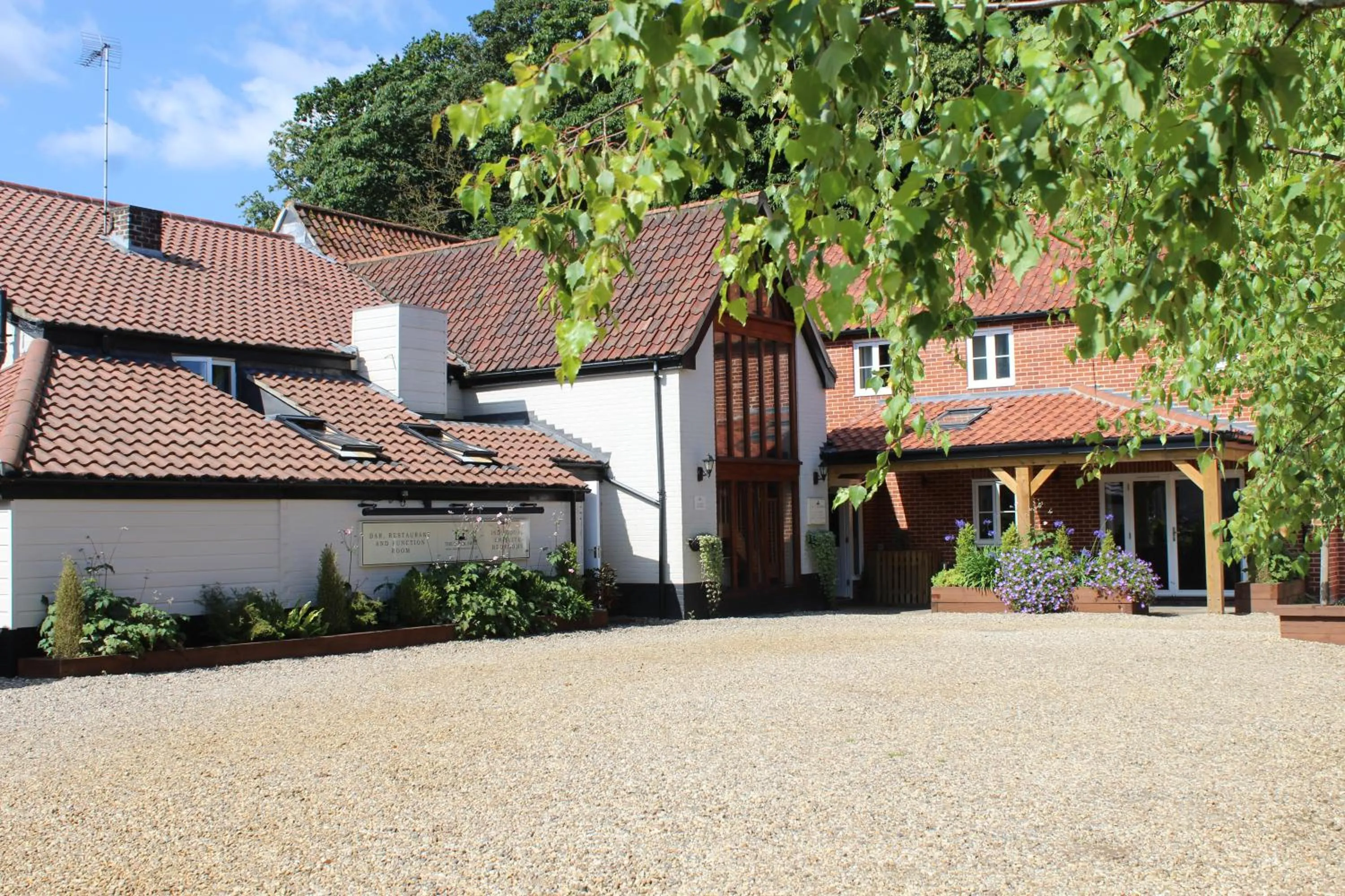 Facade/entrance in The Black Swan Inn