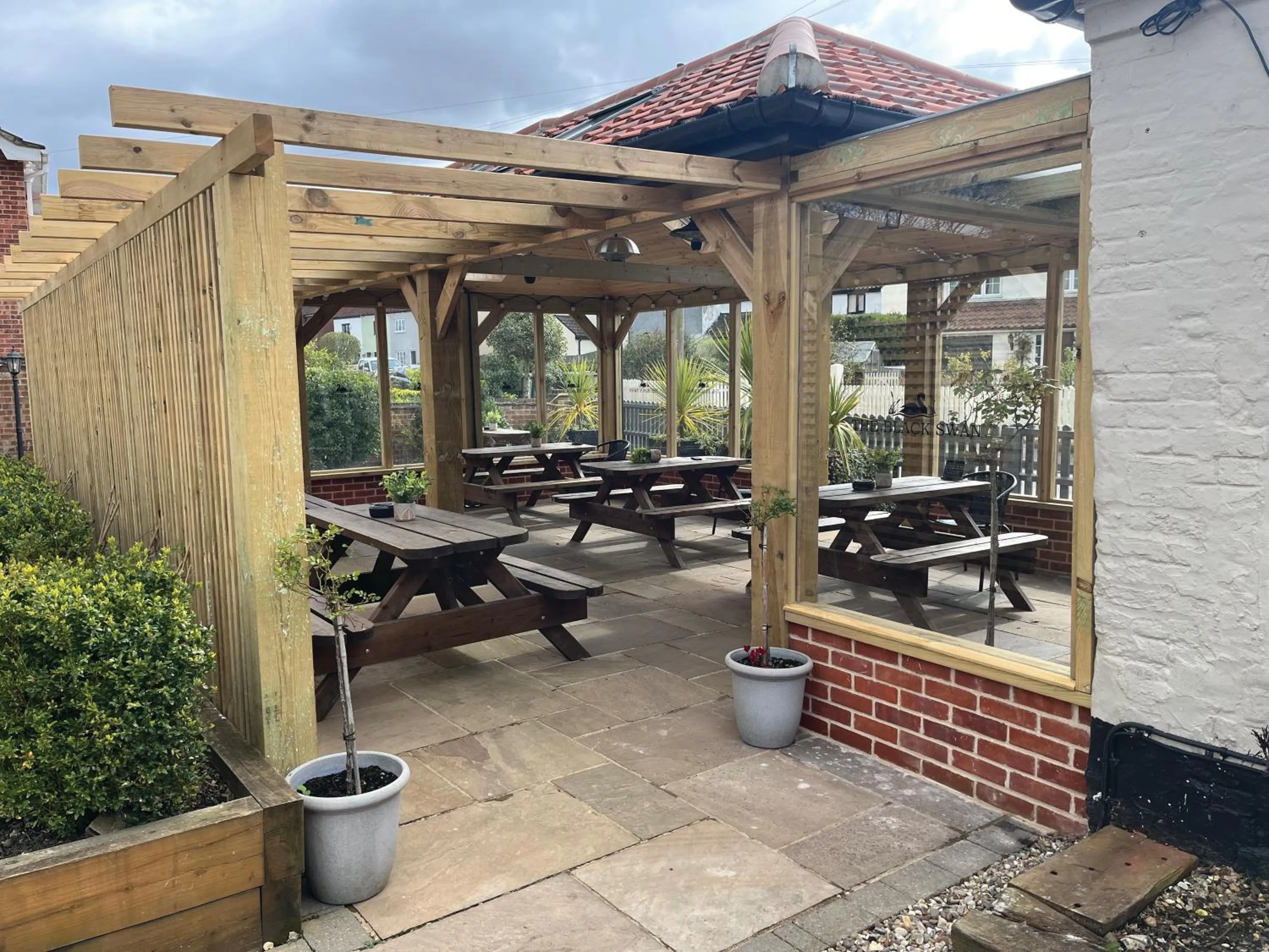 Facade/entrance in The Black Swan Inn