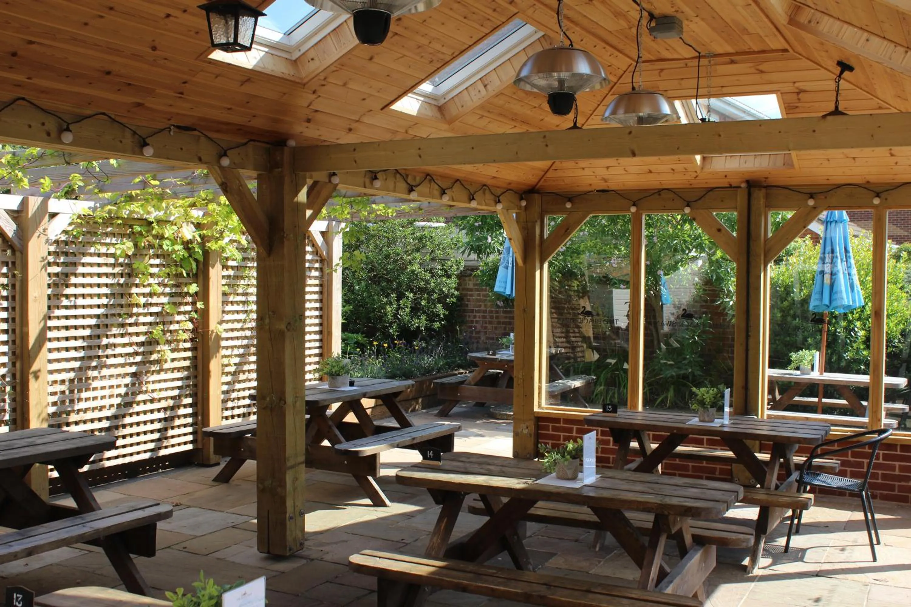 Facade/entrance in The Black Swan Inn