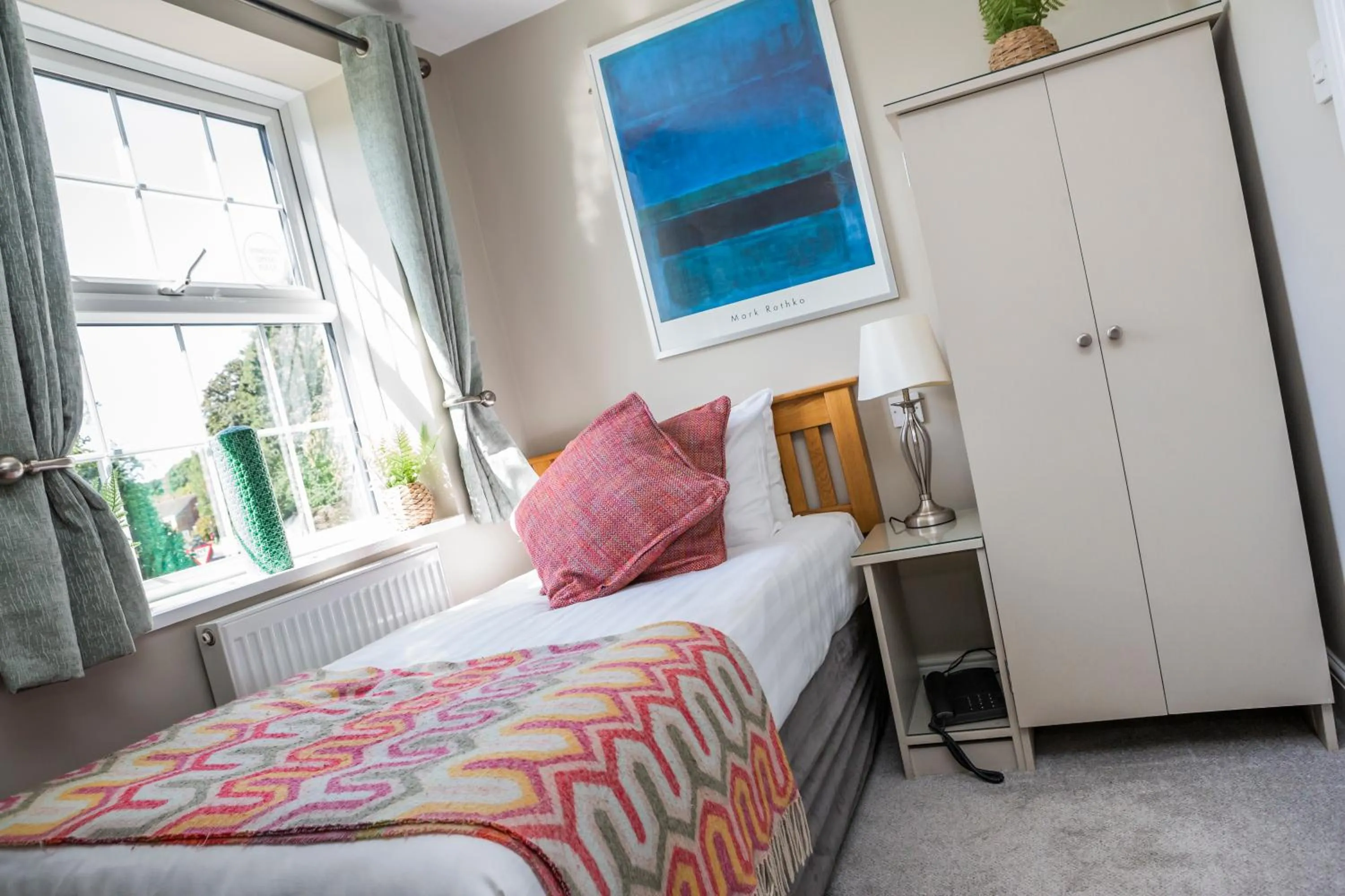 Bedroom, Bed in The Black Swan Inn