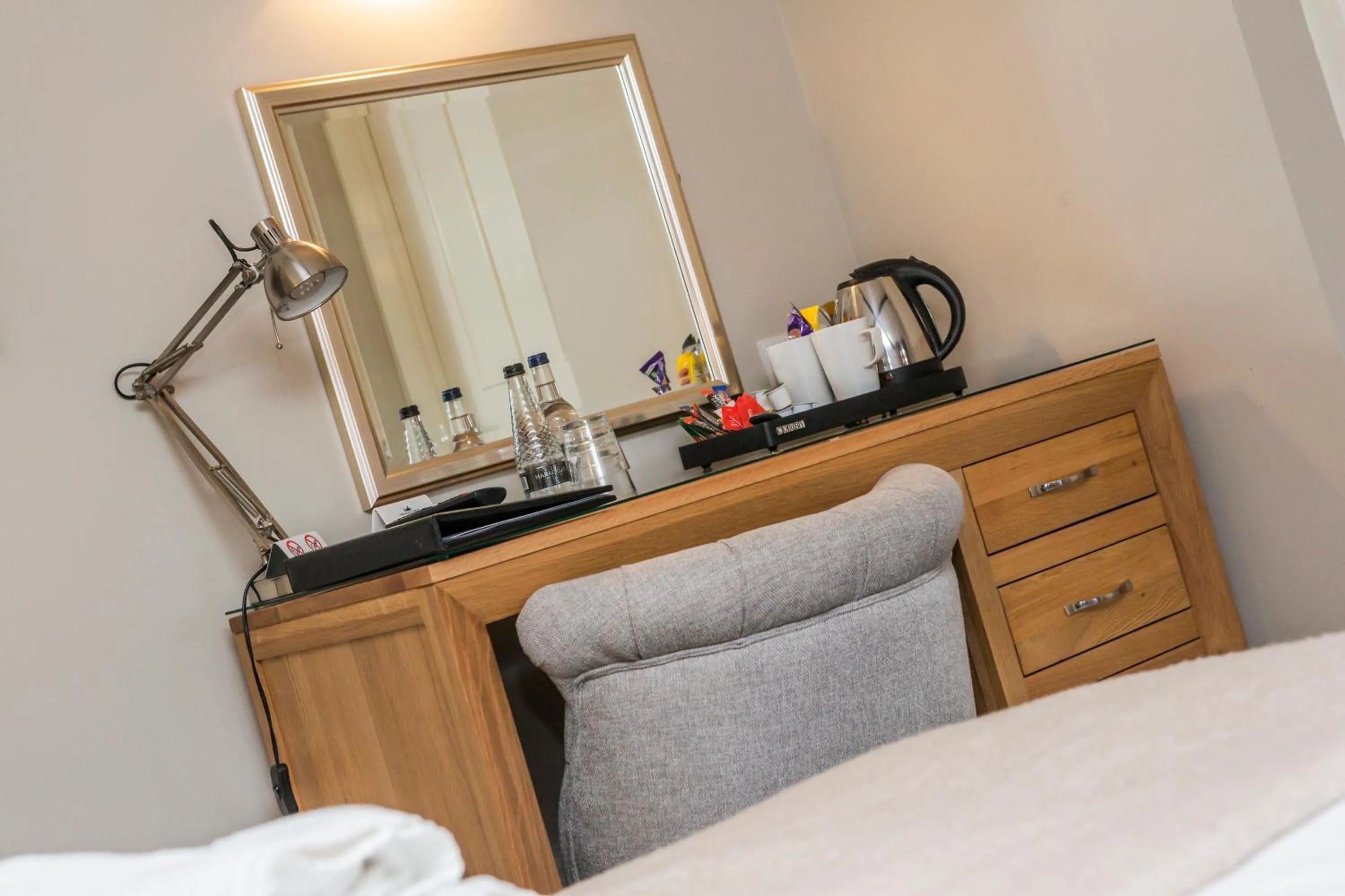 Coffee/tea facilities, Bed in The Black Swan Inn