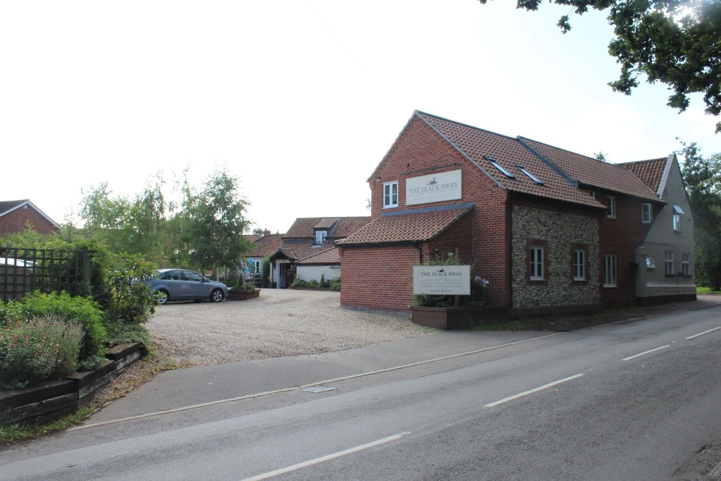 Facade/entrance in The Black Swan Inn