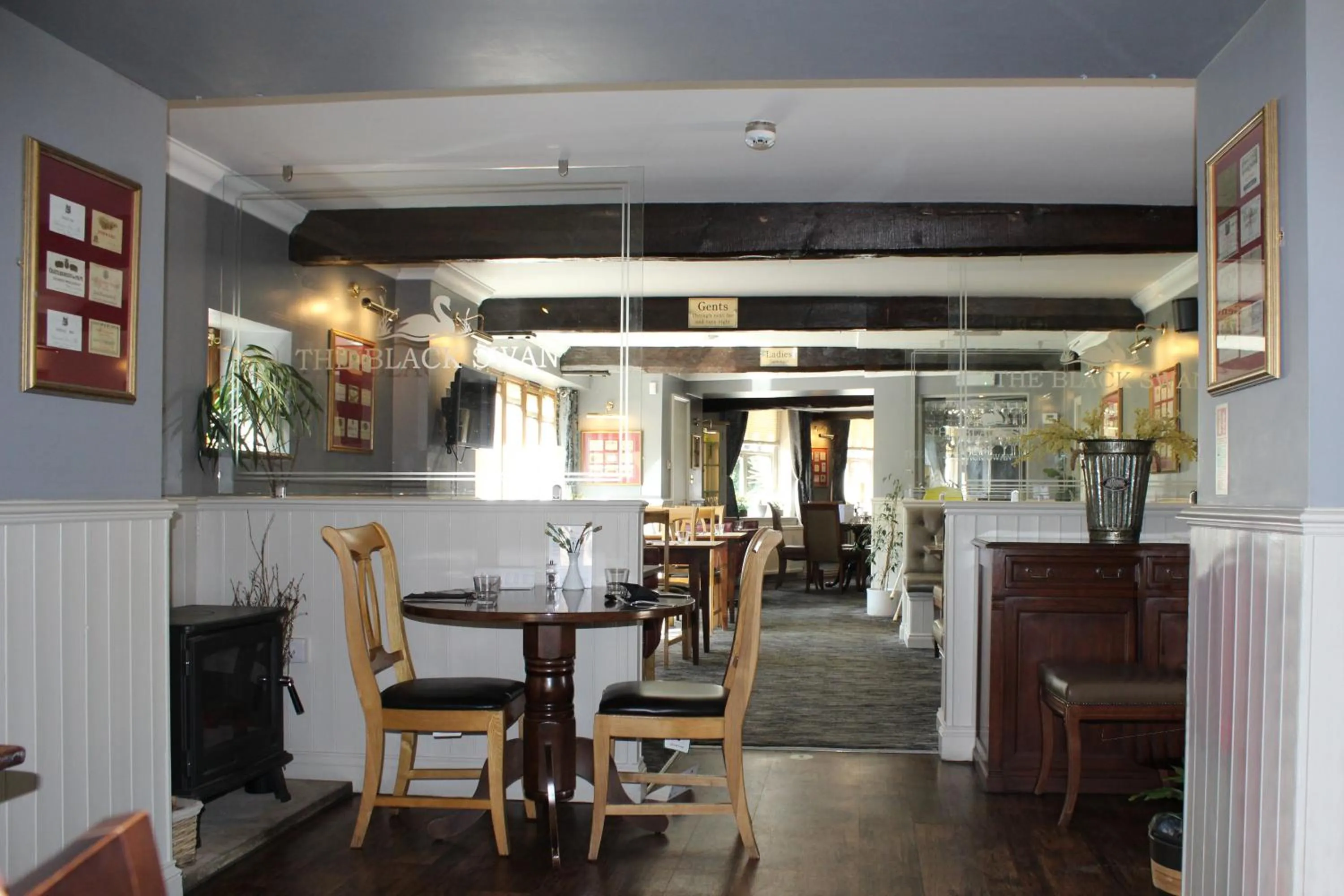 Restaurant/places to eat in The Black Swan Inn