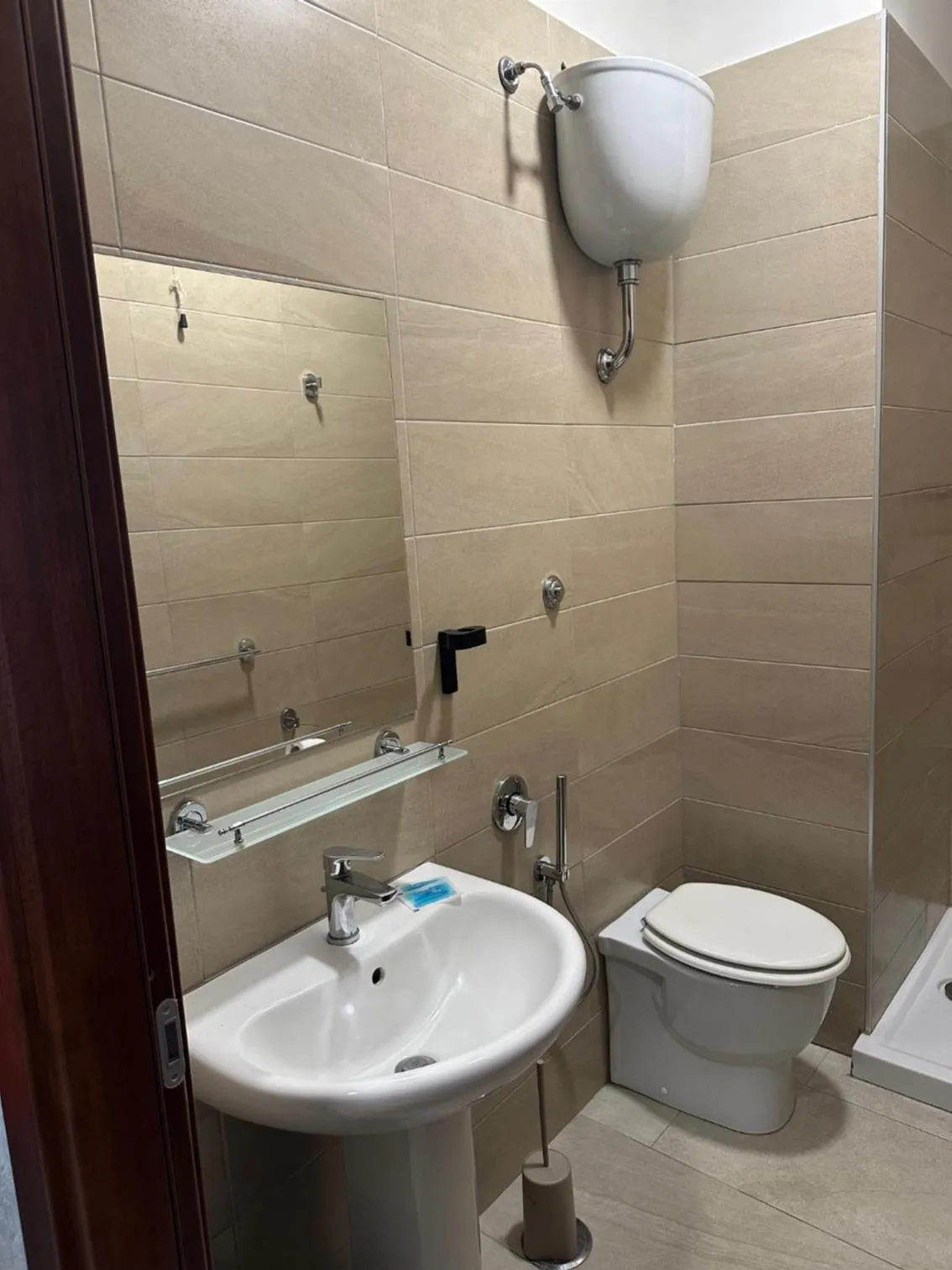 Shower in Smart Station Hotel