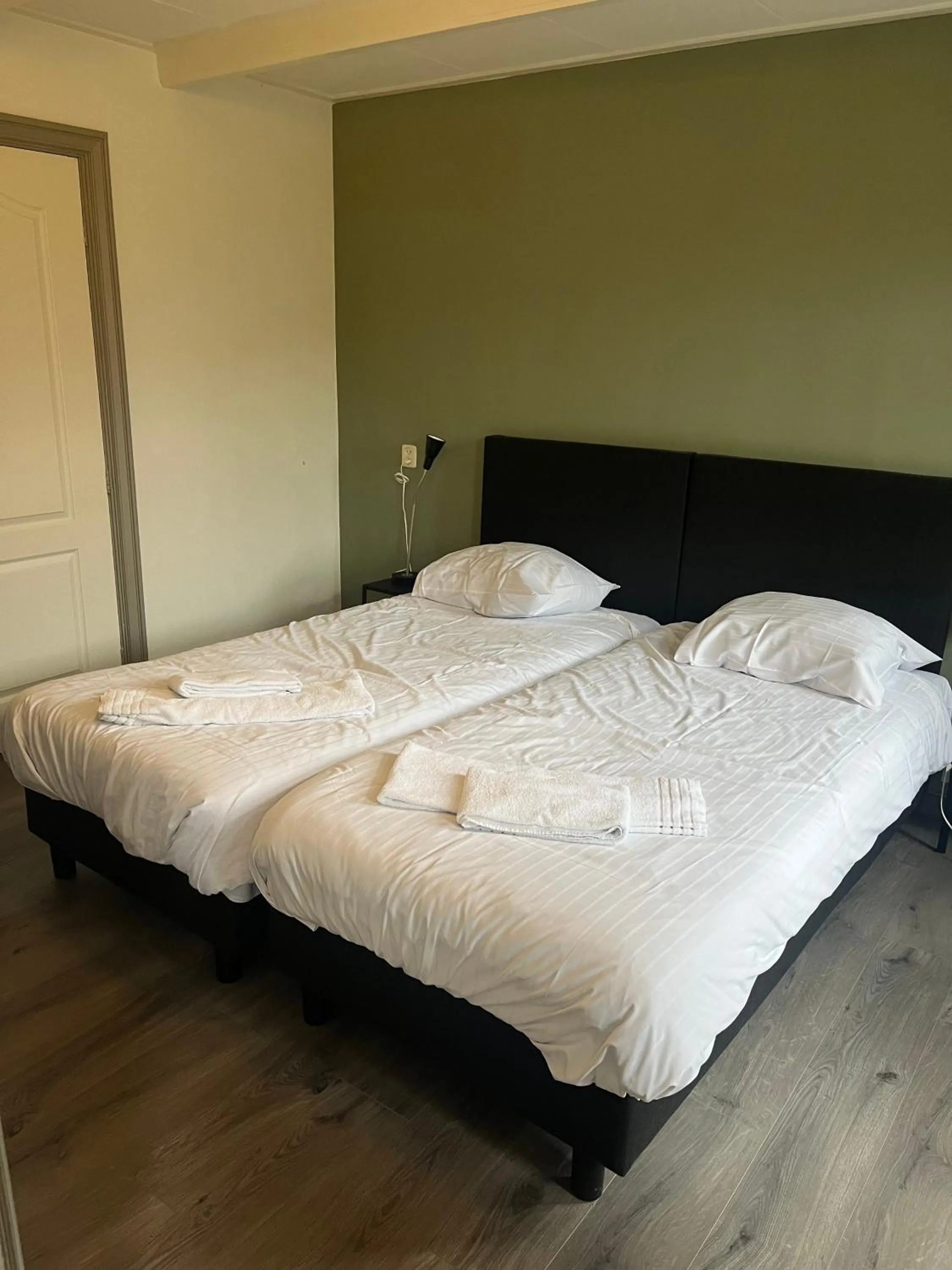 Bedroom, Bed in Hotel Waddengenot