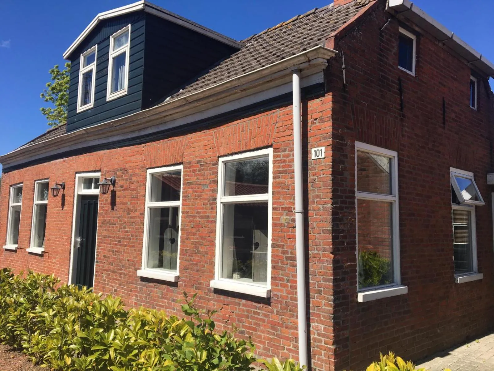 Property building in Hotel Waddengenot