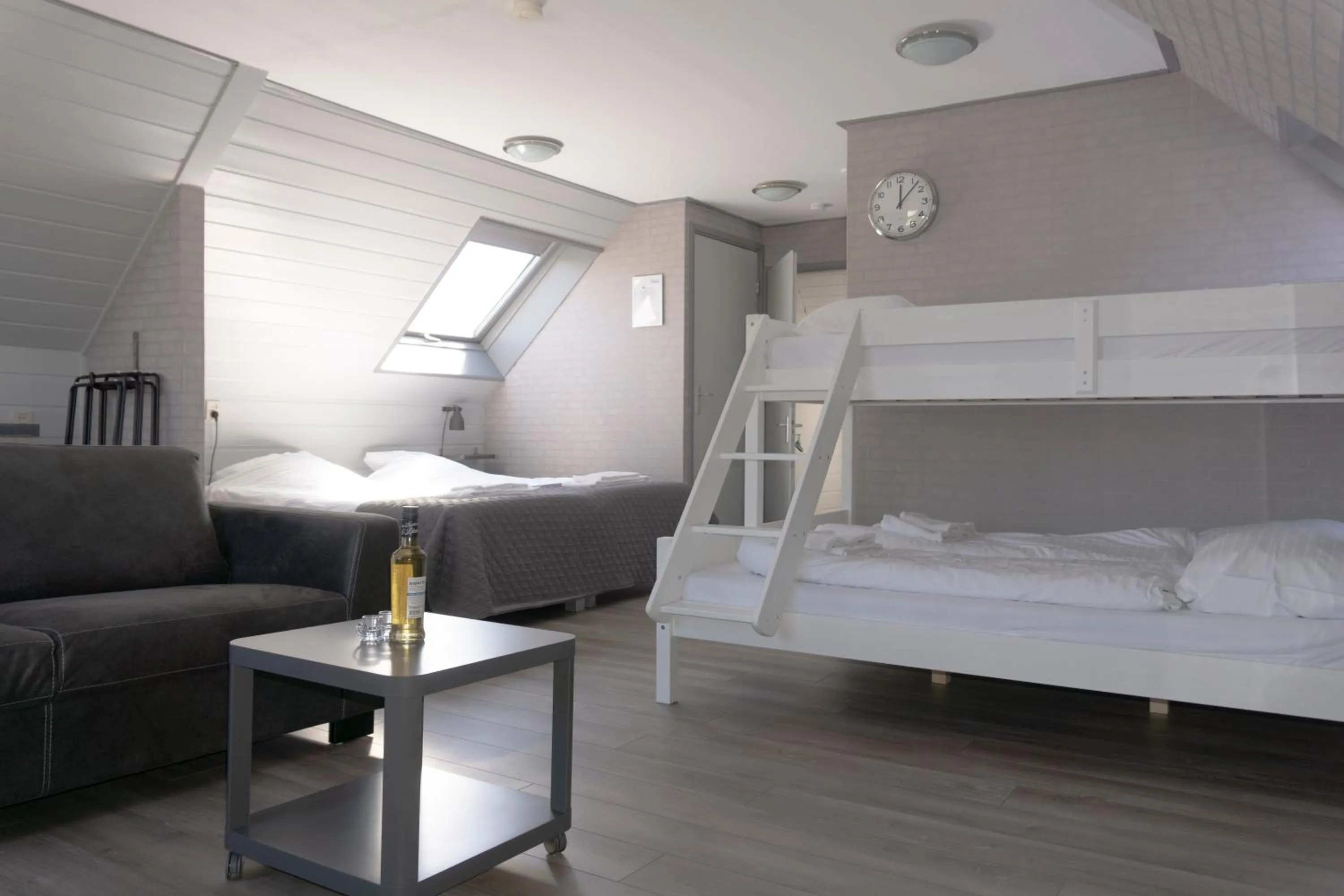 bunk bed, Bed in Hotel Waddengenot