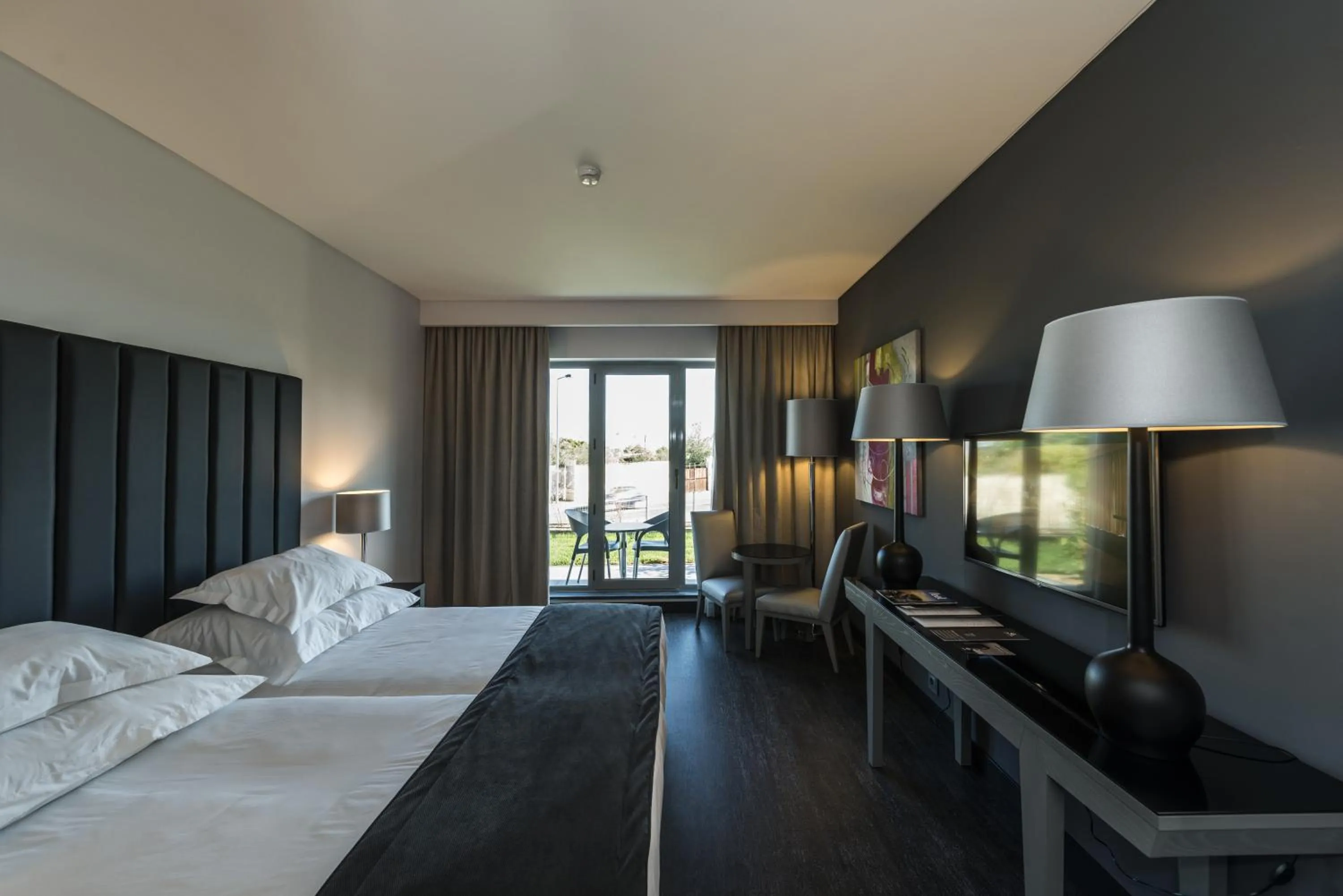 Photo of the whole room, Bed in Vila Gale Evora