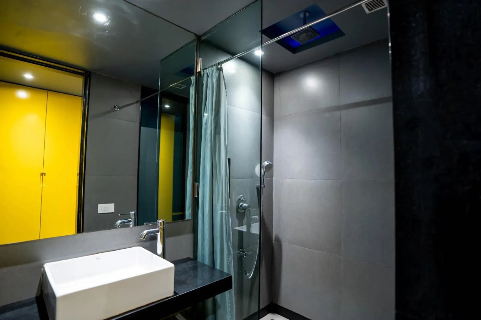 SinQ Party Hotel - No Male Stags Allowed