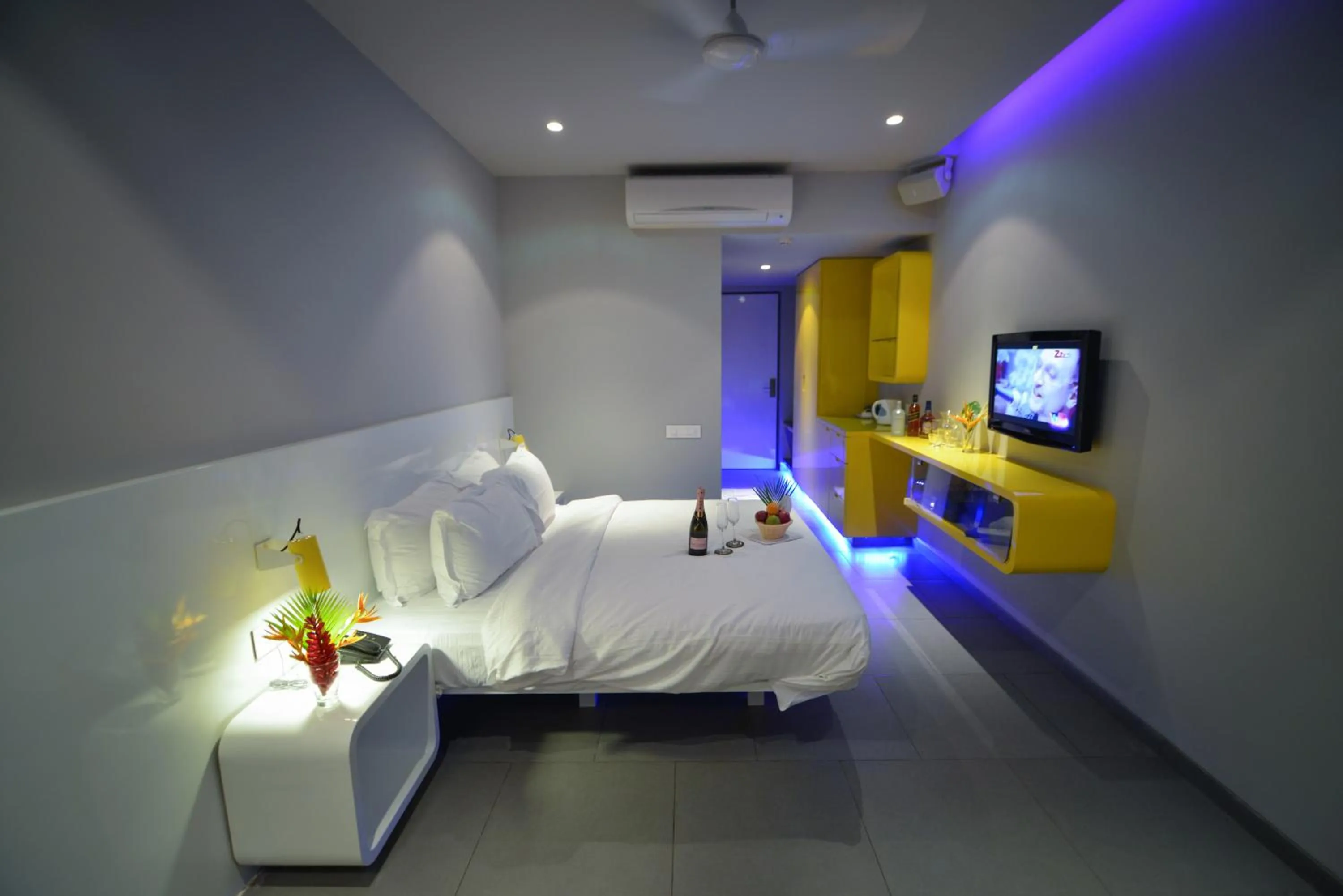 Photo of the whole room in SinQ Party Hotel - No Male Stags Allowed