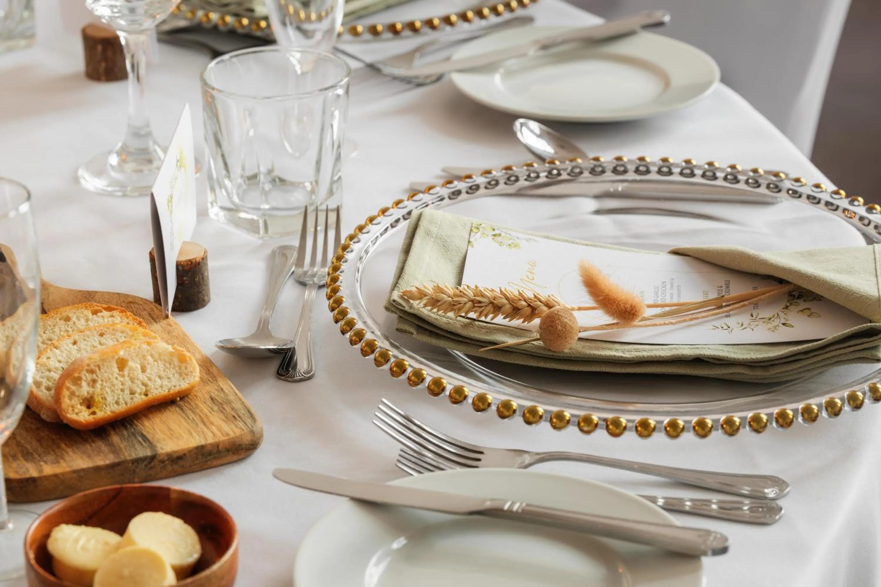 wedding in Stirling Highland Hotel- Part of the Cairn Collection