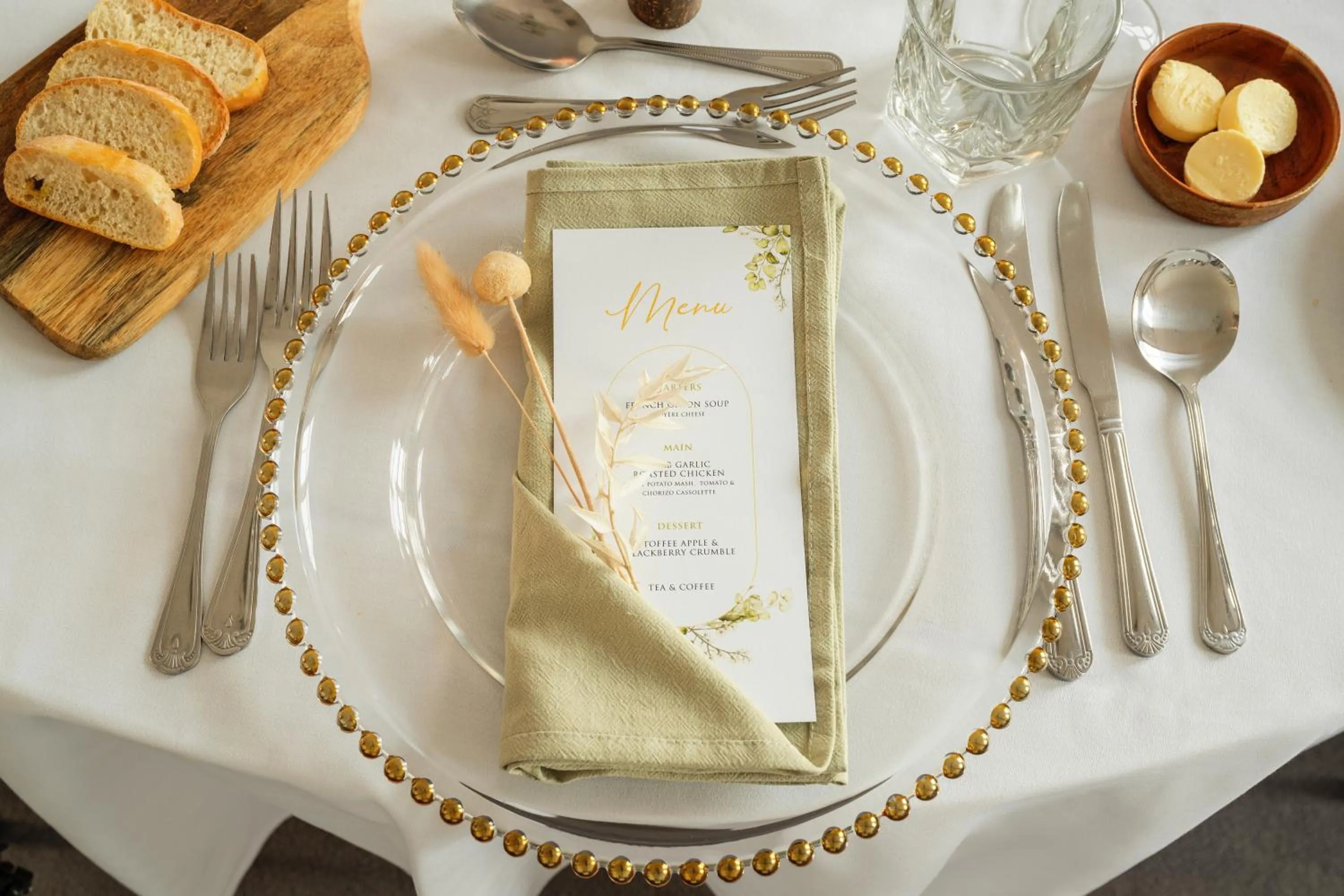 wedding in Stirling Highland Hotel- Part of the Cairn Collection