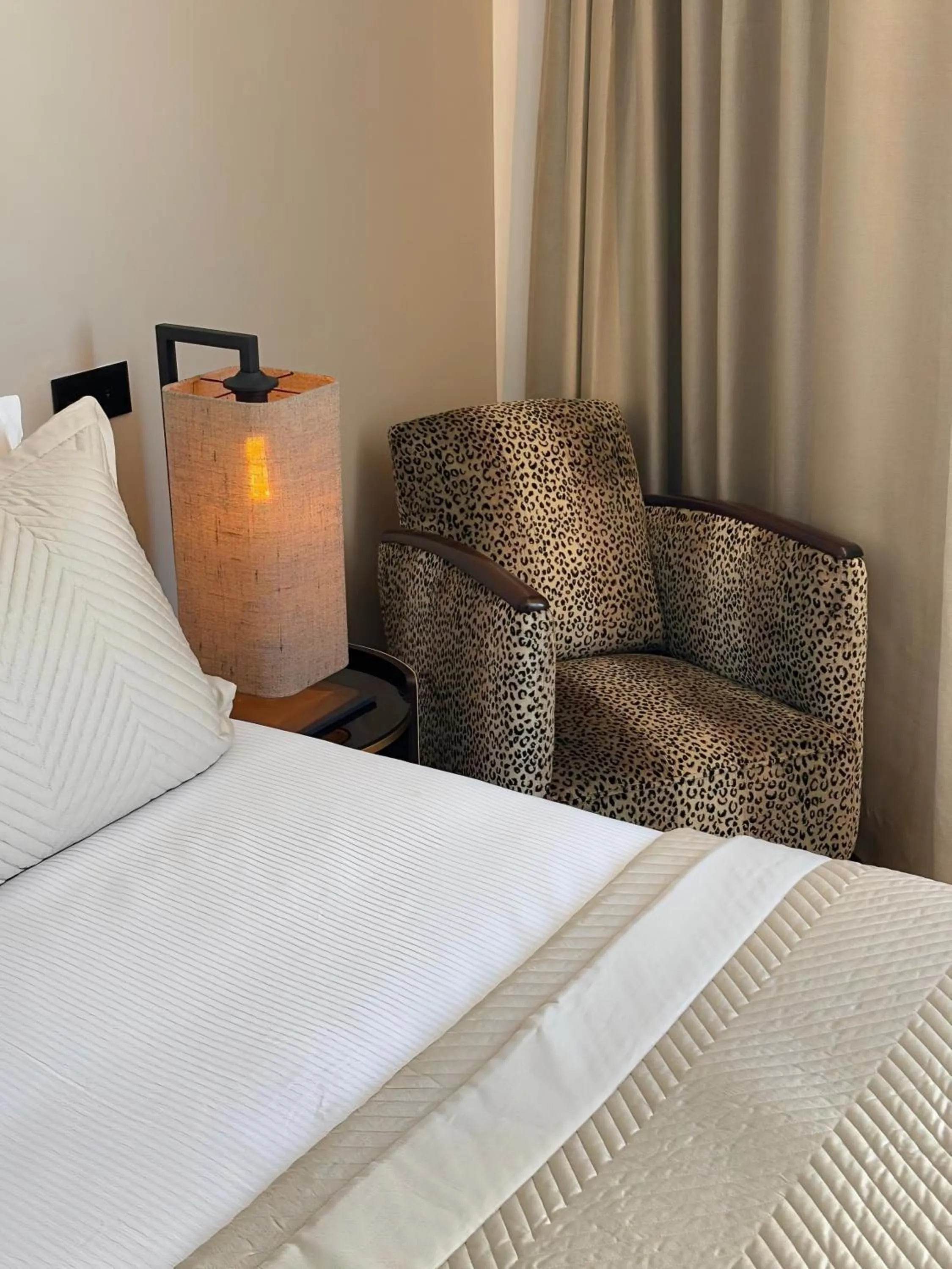 Bed in Montmartre Residence