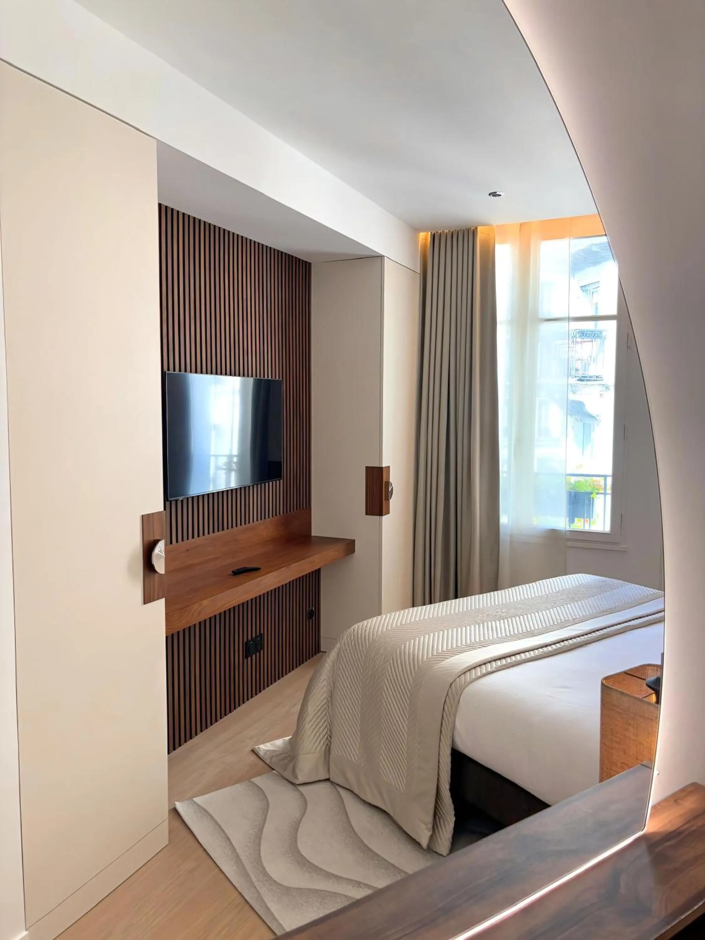 Bed in Montmartre Residence