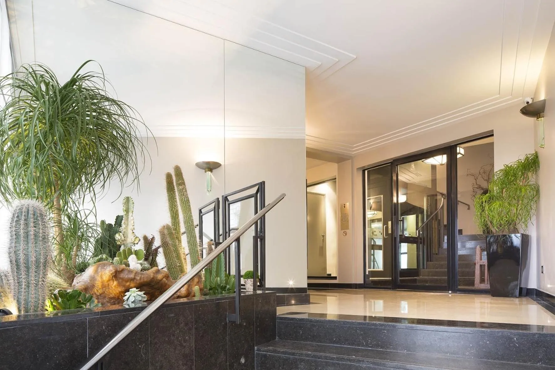 Facade/entrance in Montmartre Residence