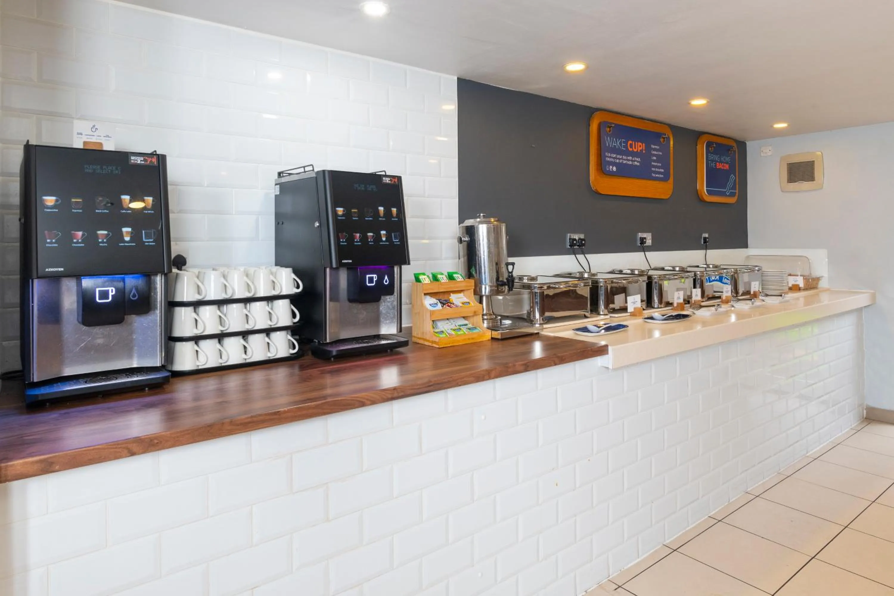 Buffet breakfast in Holiday Inn Express Warwick - Stratford-upon-Avon by IHG