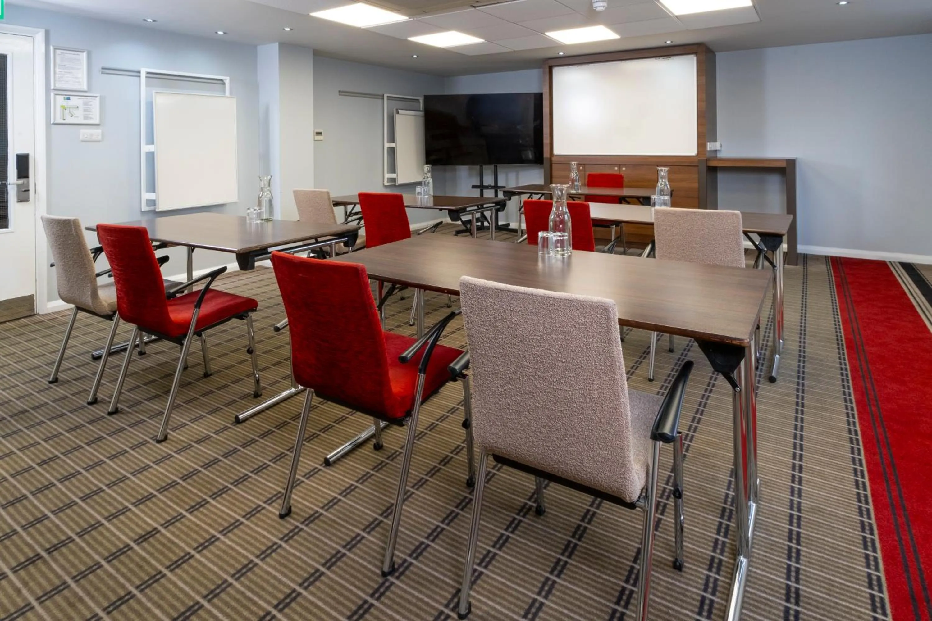 Meeting/conference room in Holiday Inn Express Warwick - Stratford-upon-Avon by IHG