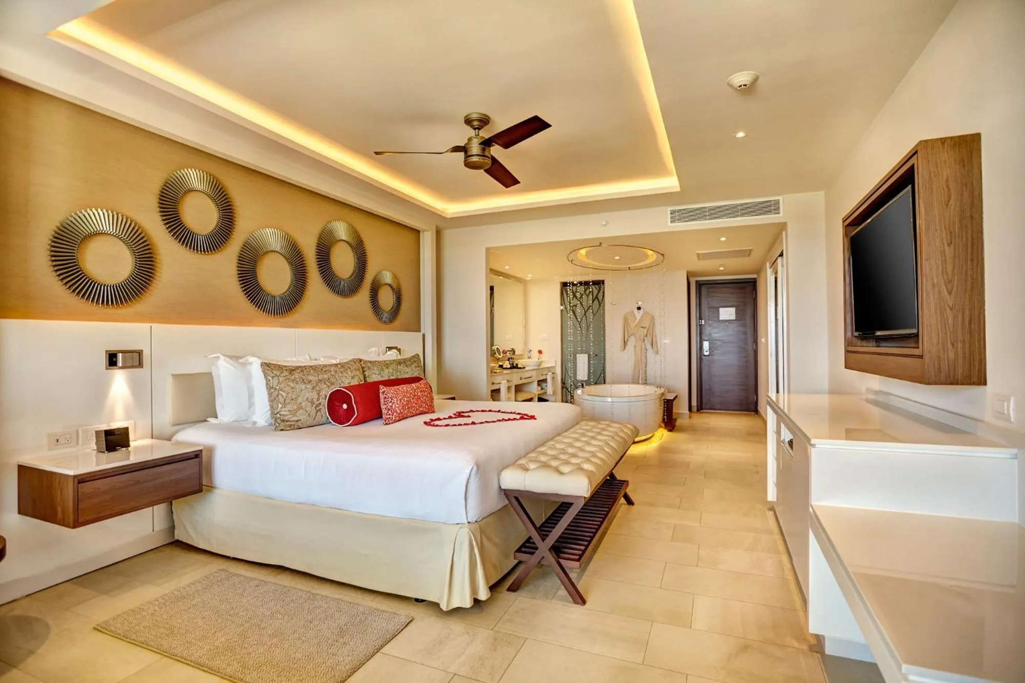 Bedroom, Bed in Royalton Hideaway Riviera Cancun, An Autograph Collection All-Inclusive Resort - Adults Only