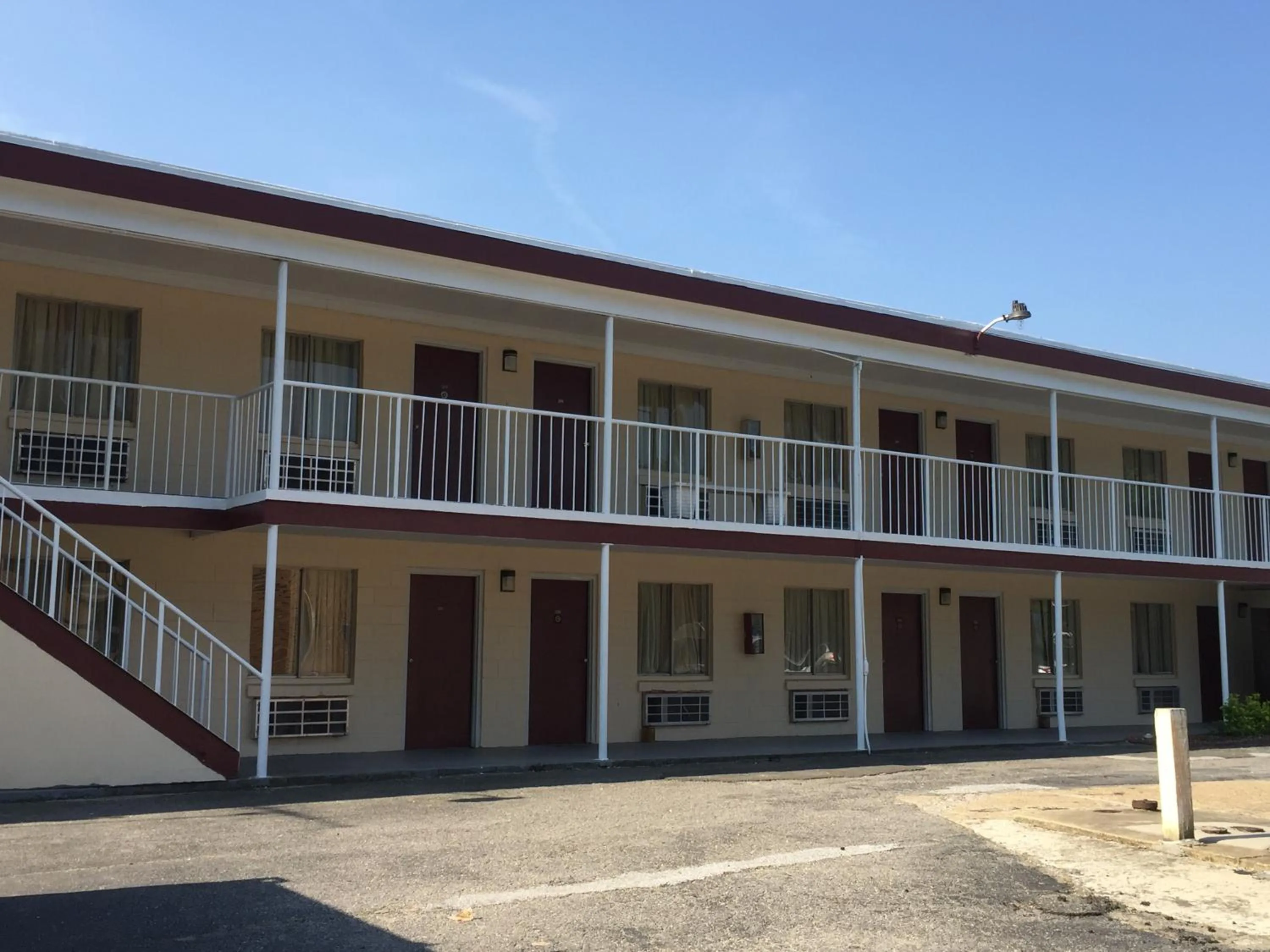 Property building in Fort Eustis Inn
