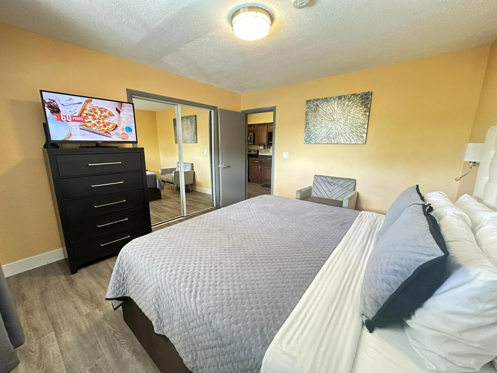 Bed in Sheridan Suites Apartments