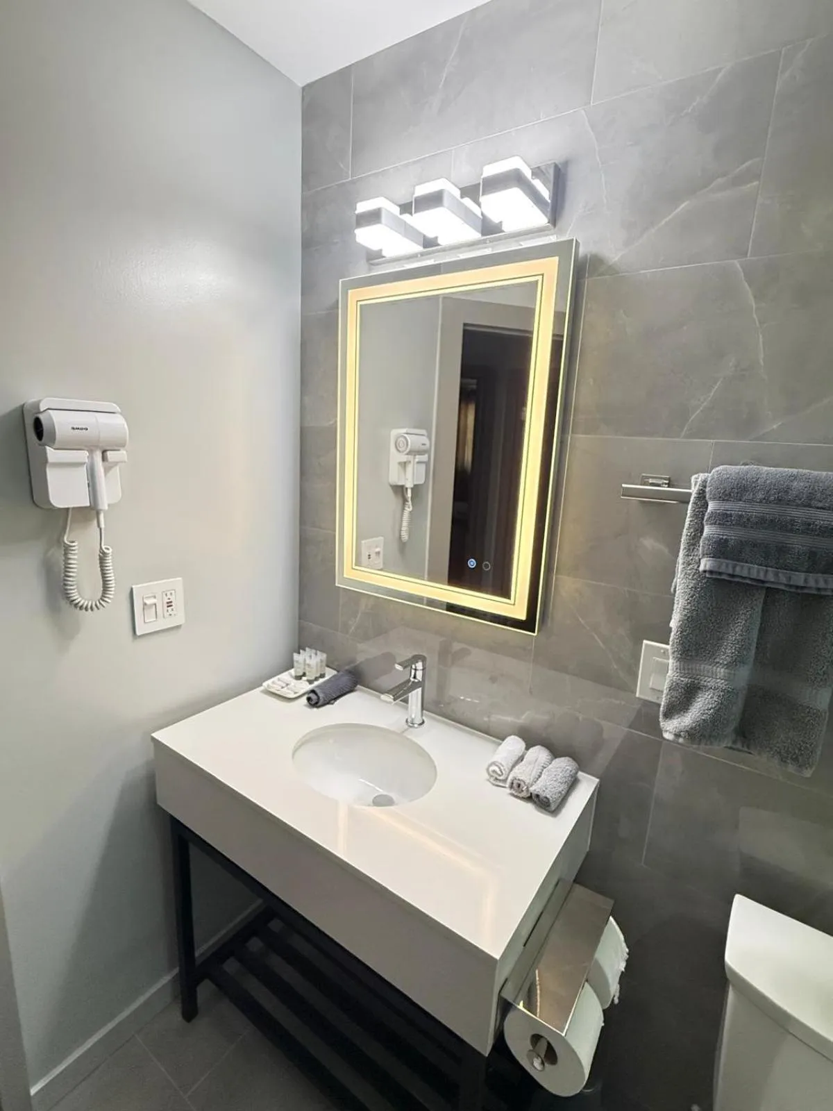 Sheridan Suites Apartments