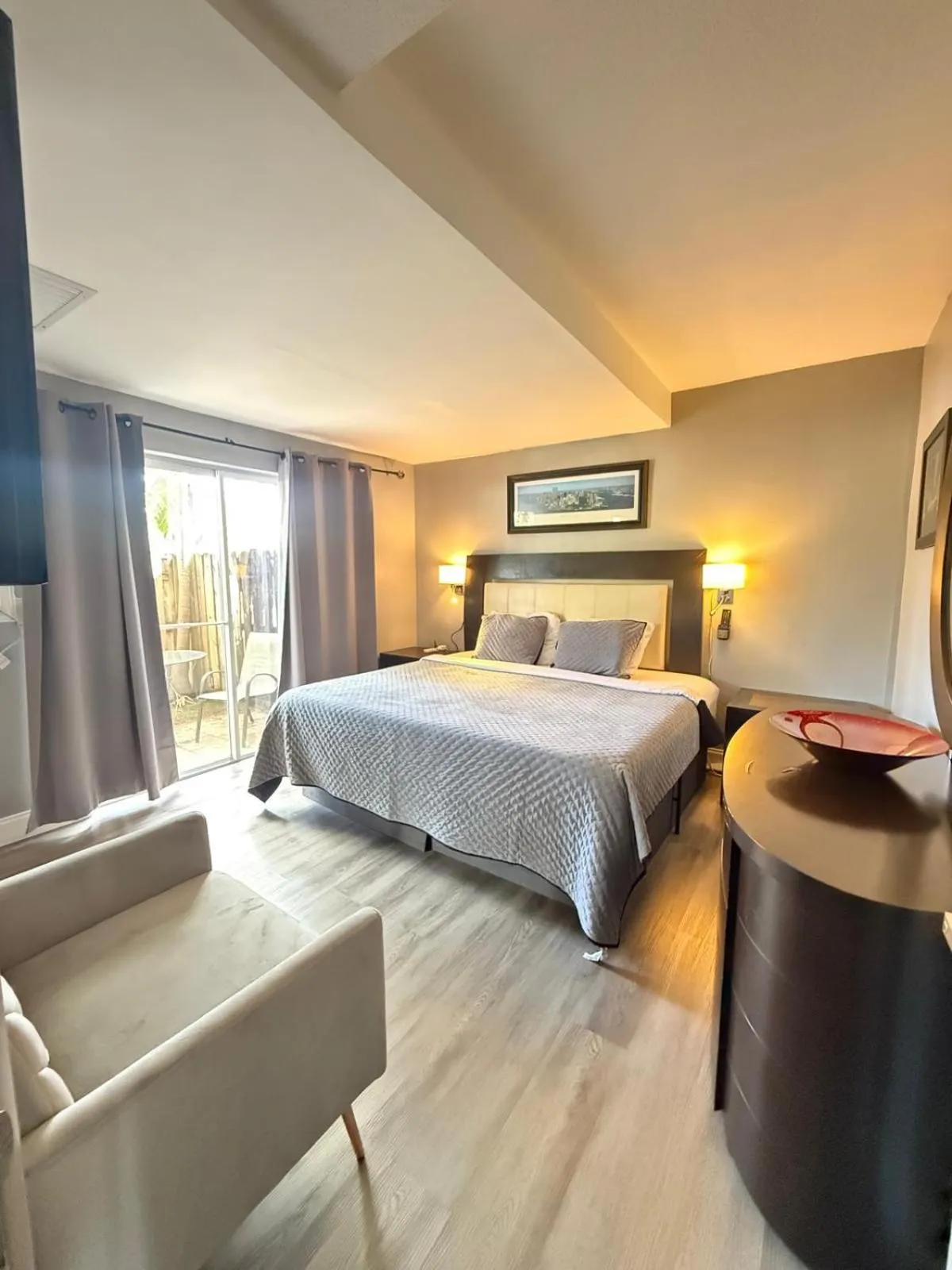 Bed in Sheridan Suites Apartments