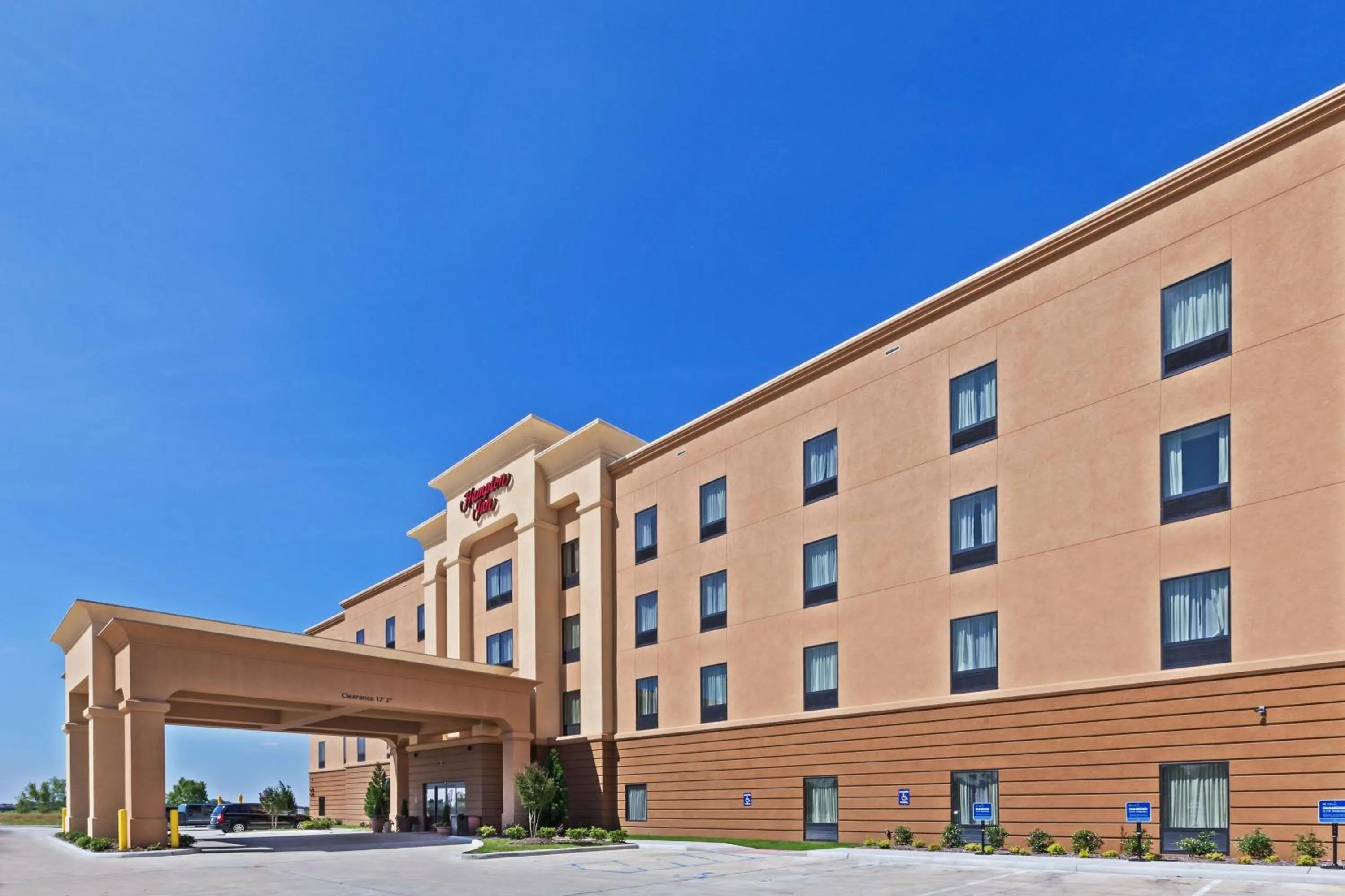 Property building in Hampton Inn Marion