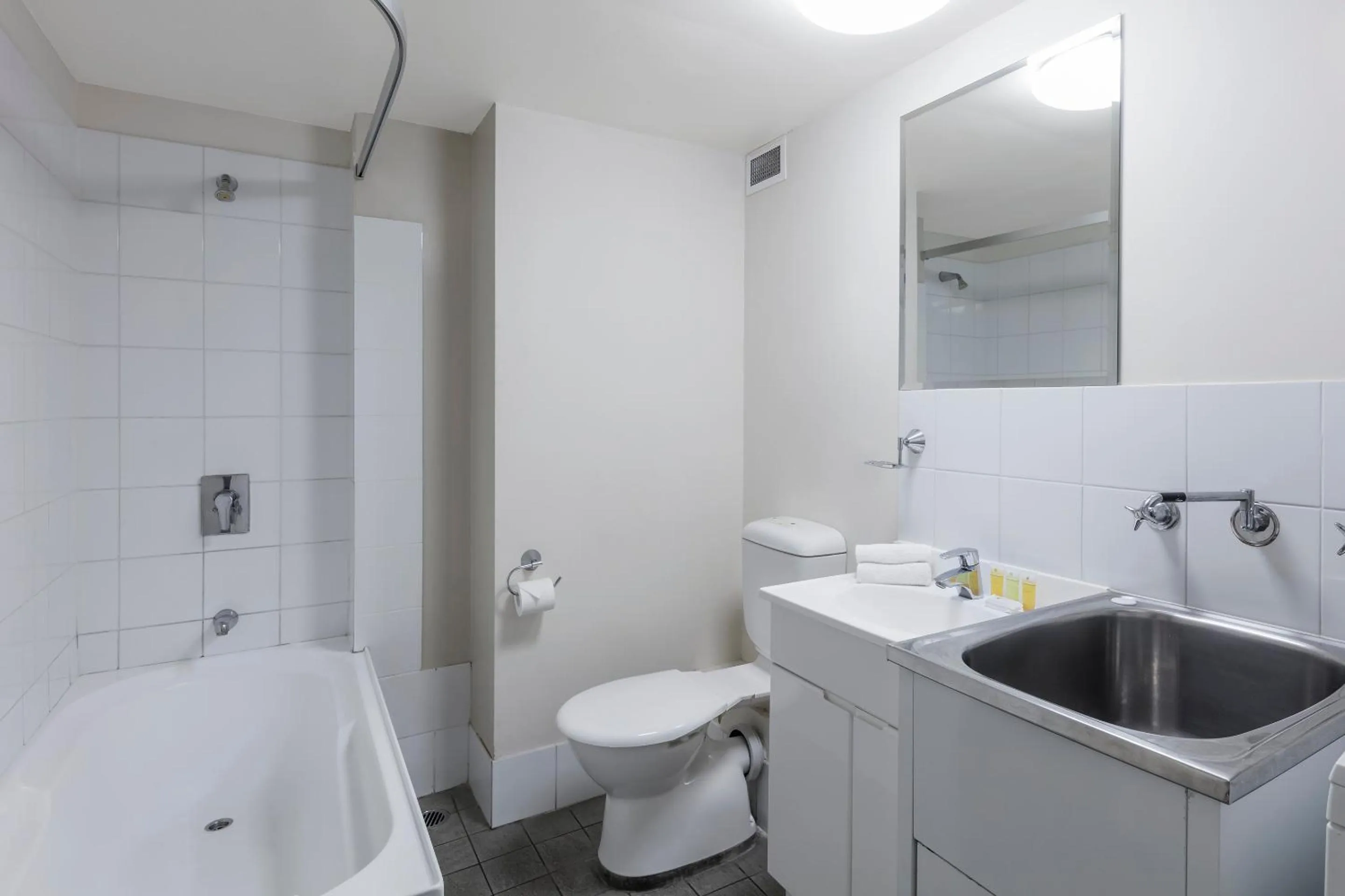 Bathroom in Nesuto The Entrance