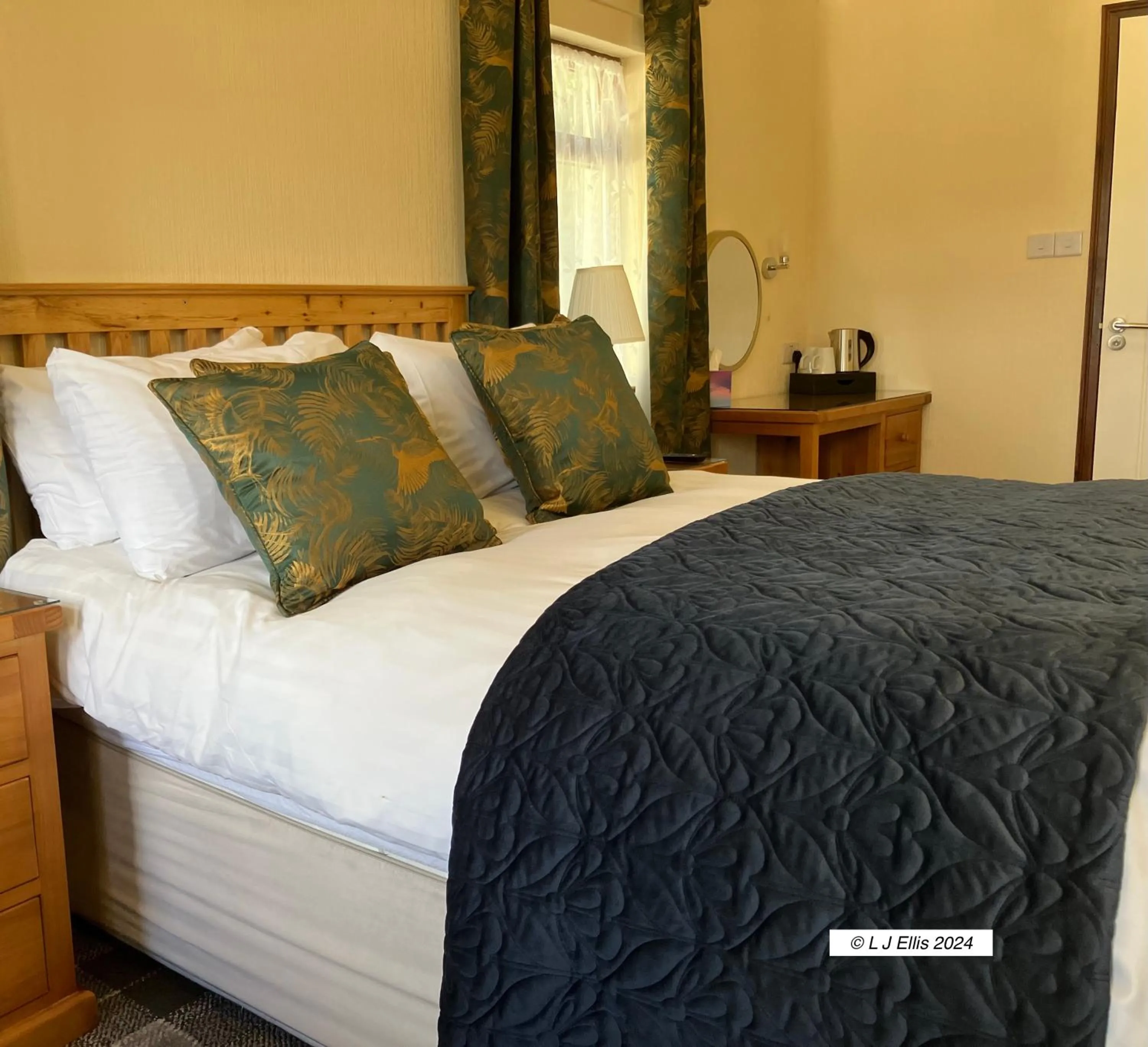 Bedroom, Bed in Foyers House