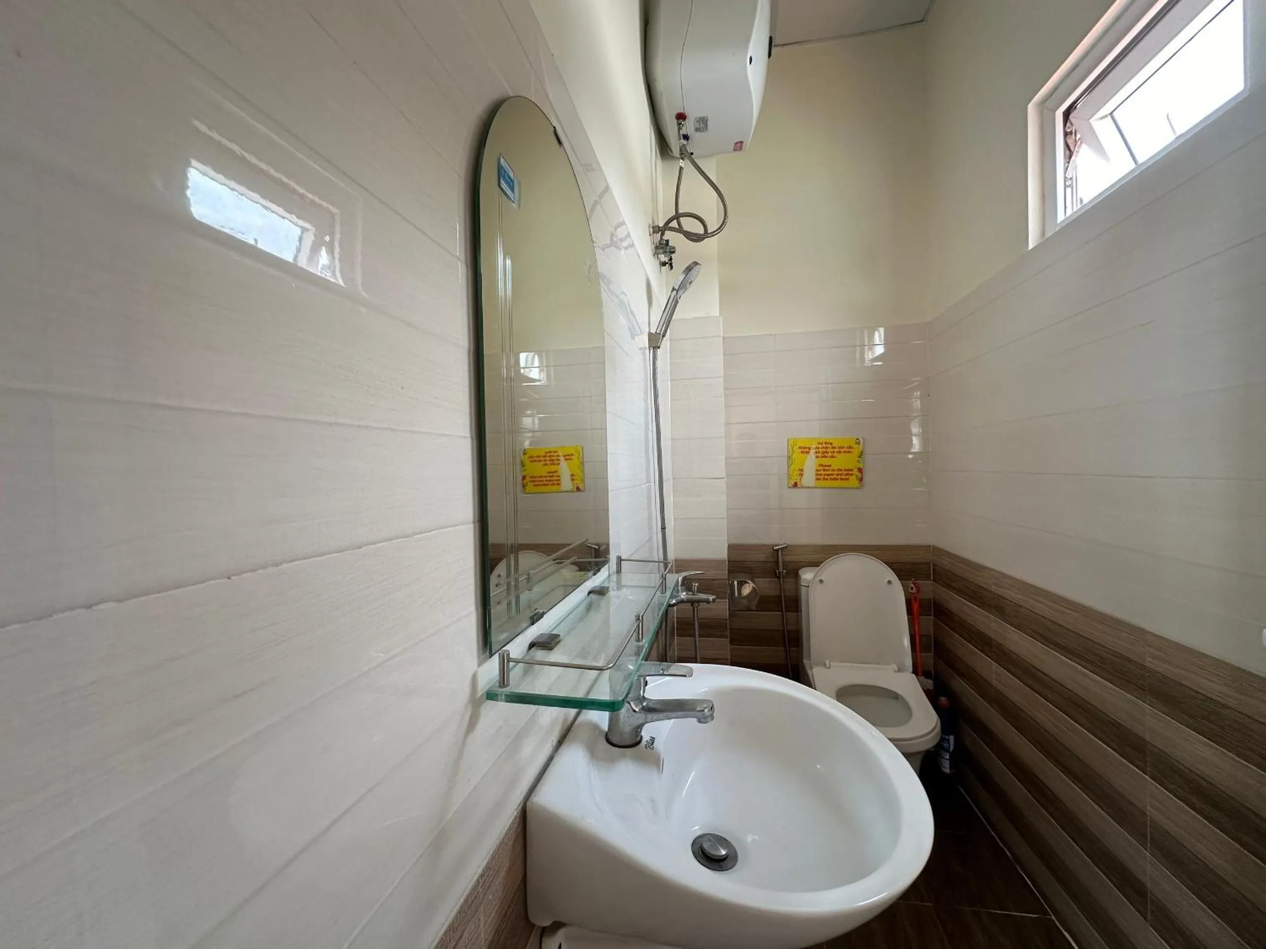 Bathroom in SPOT ON 1229 Happy Dream Homestay