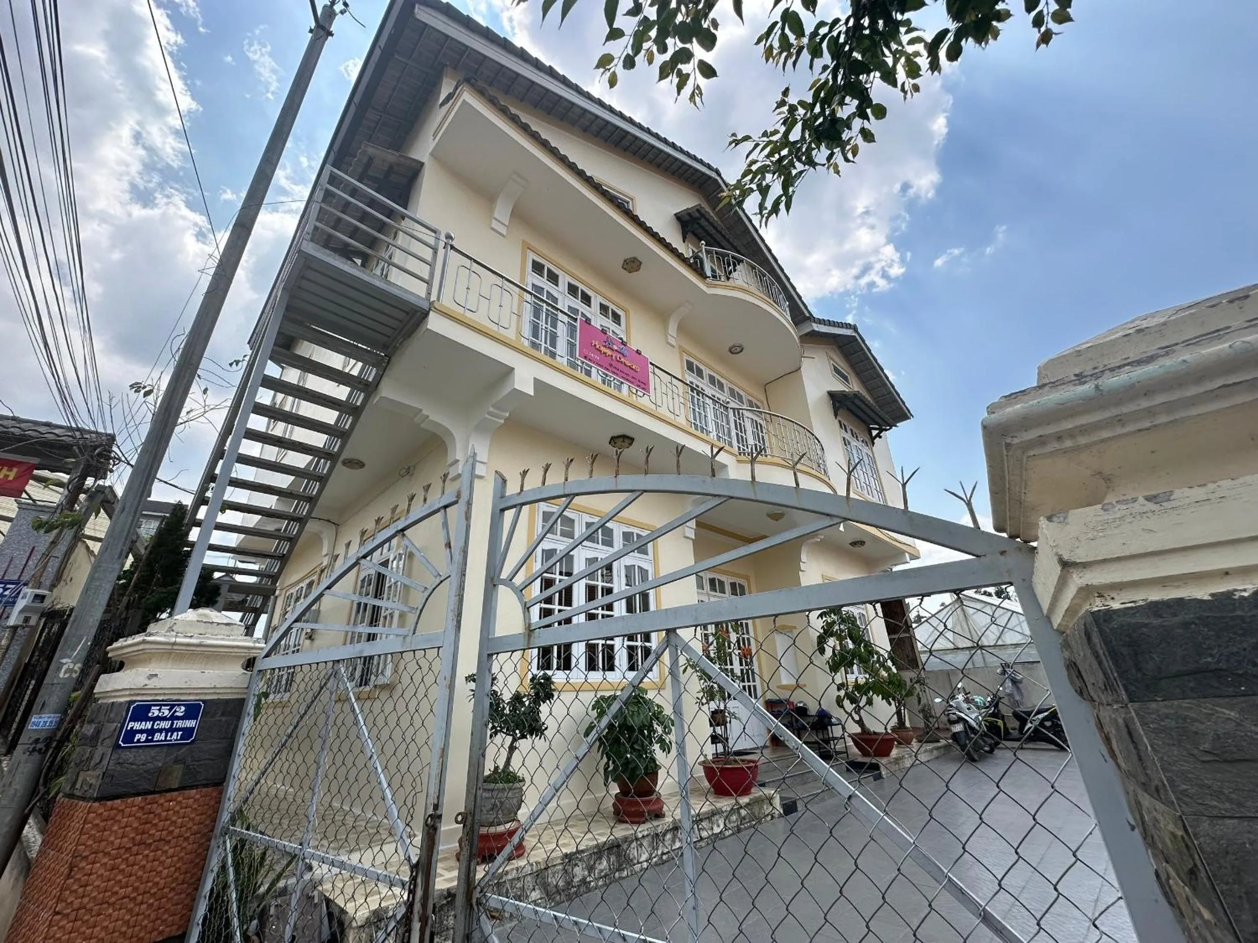 Facade/entrance in SPOT ON 1229 Happy Dream Homestay