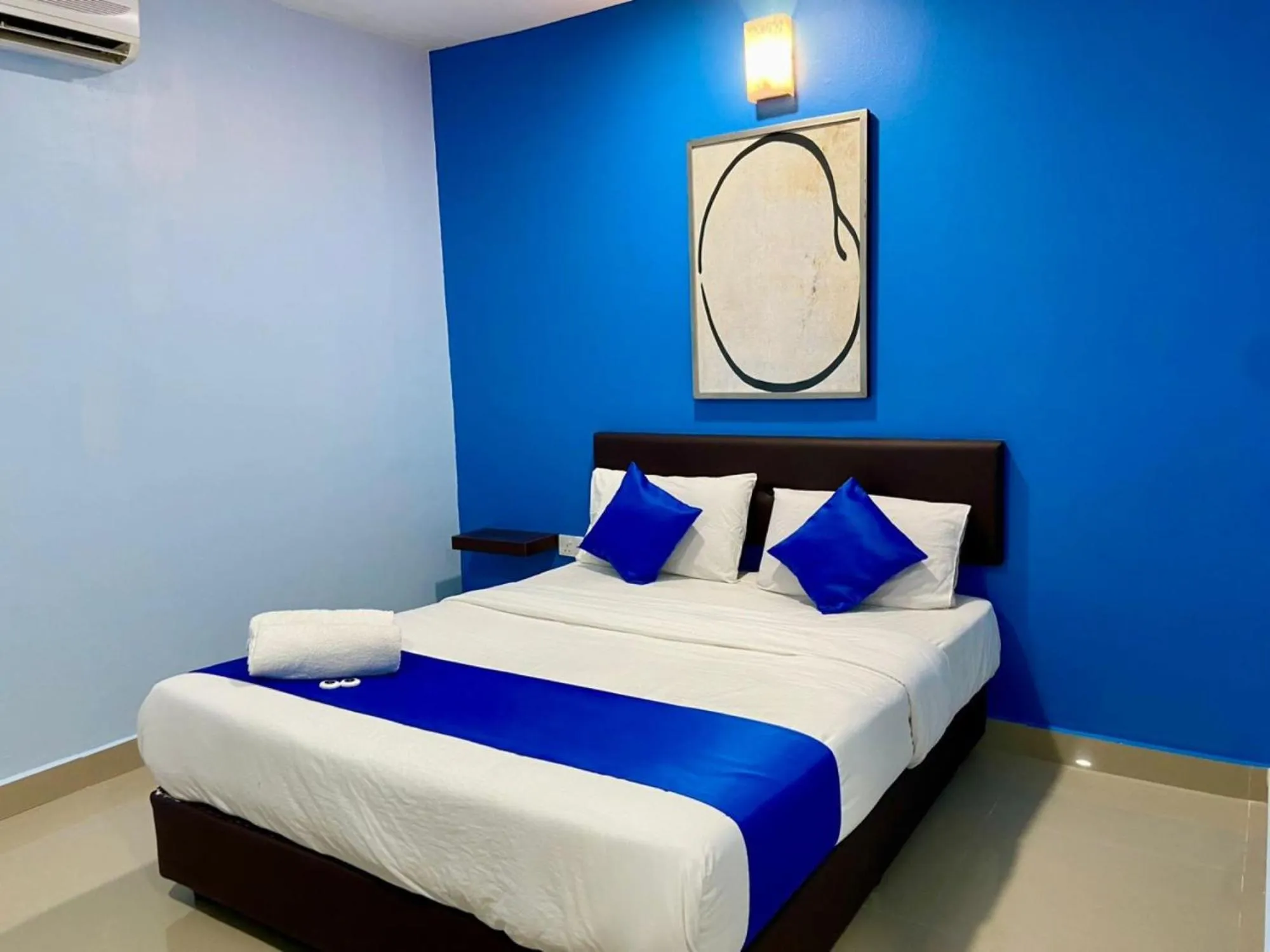 Bedroom, Bed in Royals Star Hotel