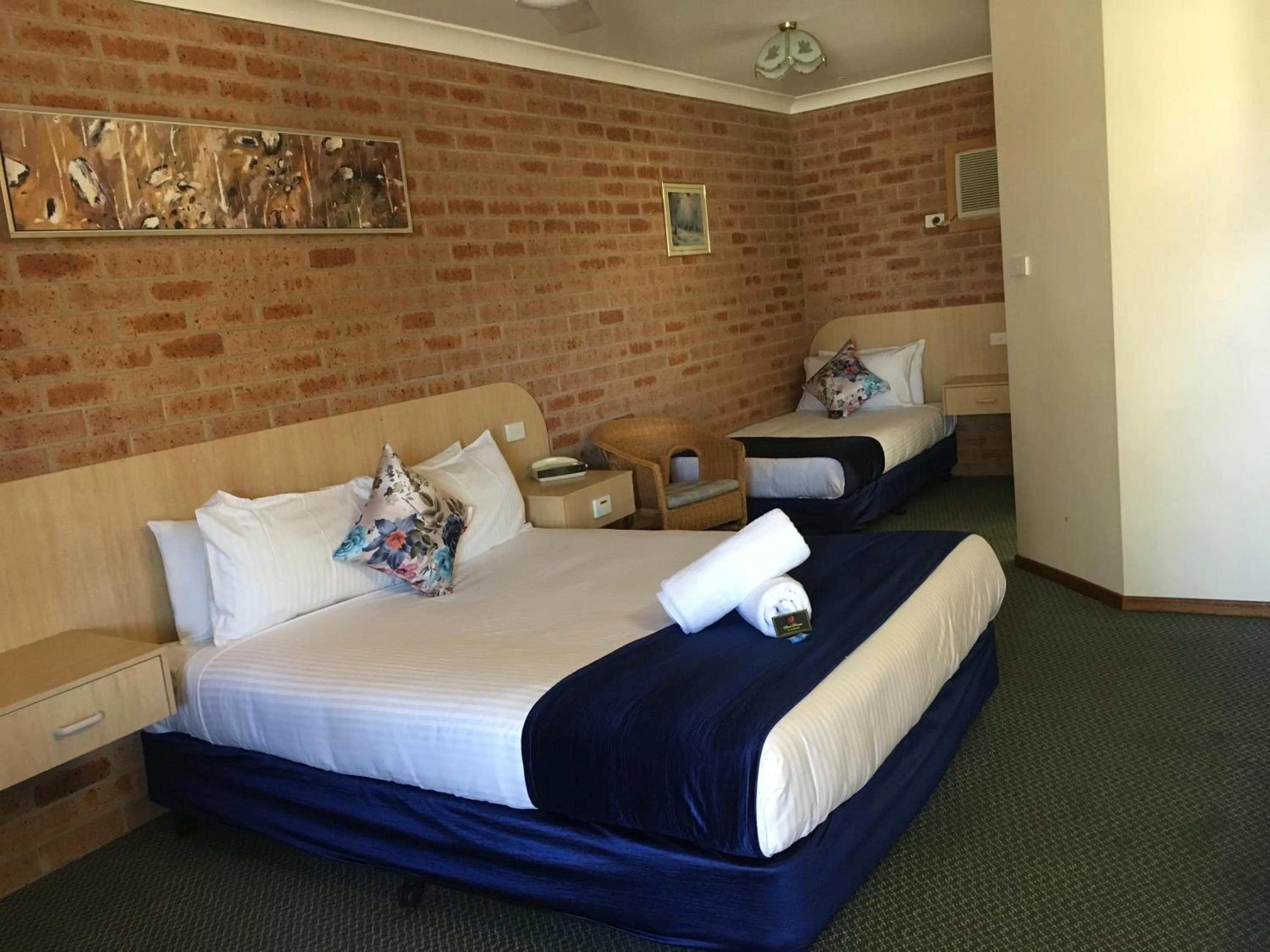 Bed in Branxton House Motel
