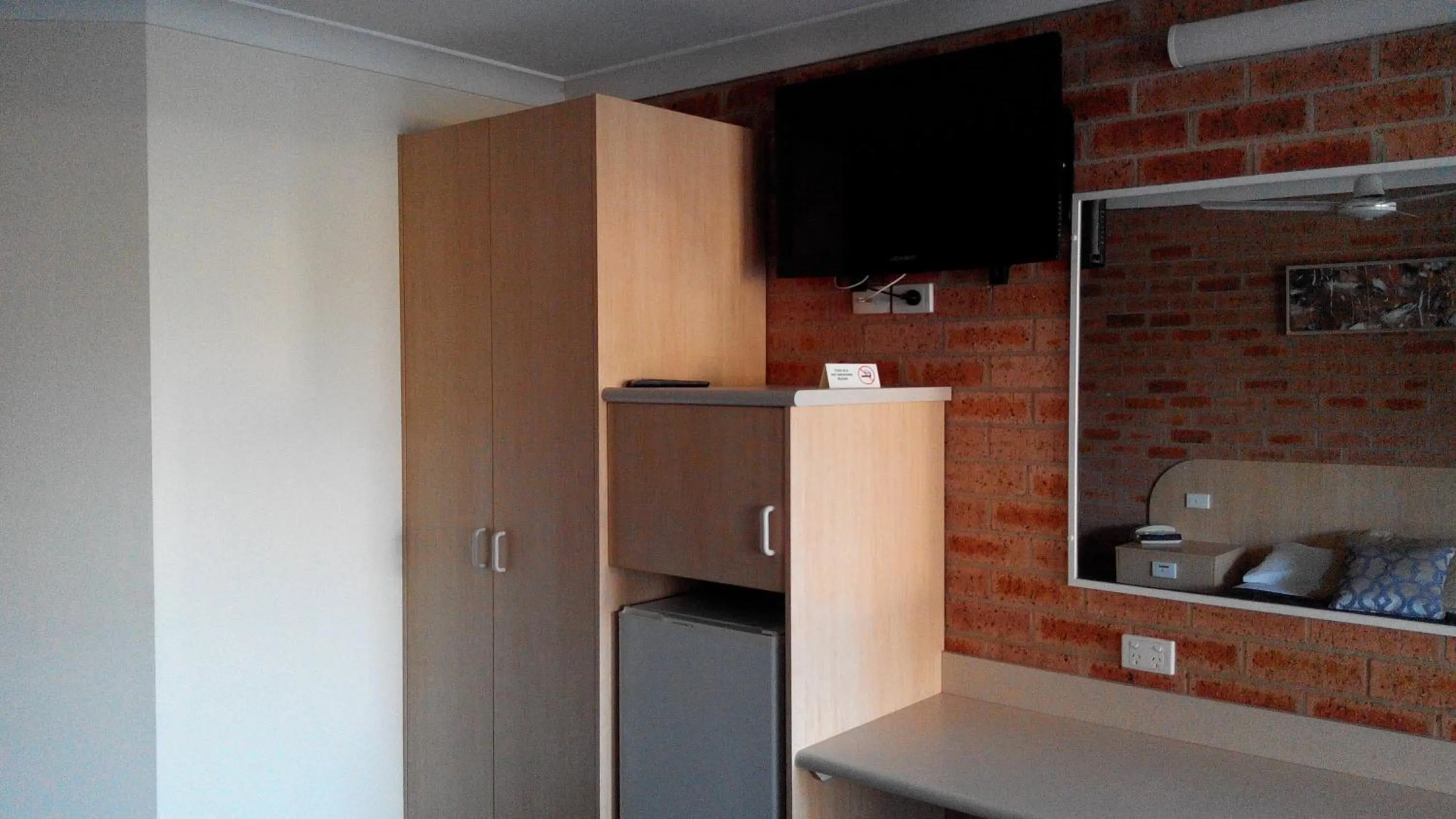 Photo of the whole room in Branxton House Motel