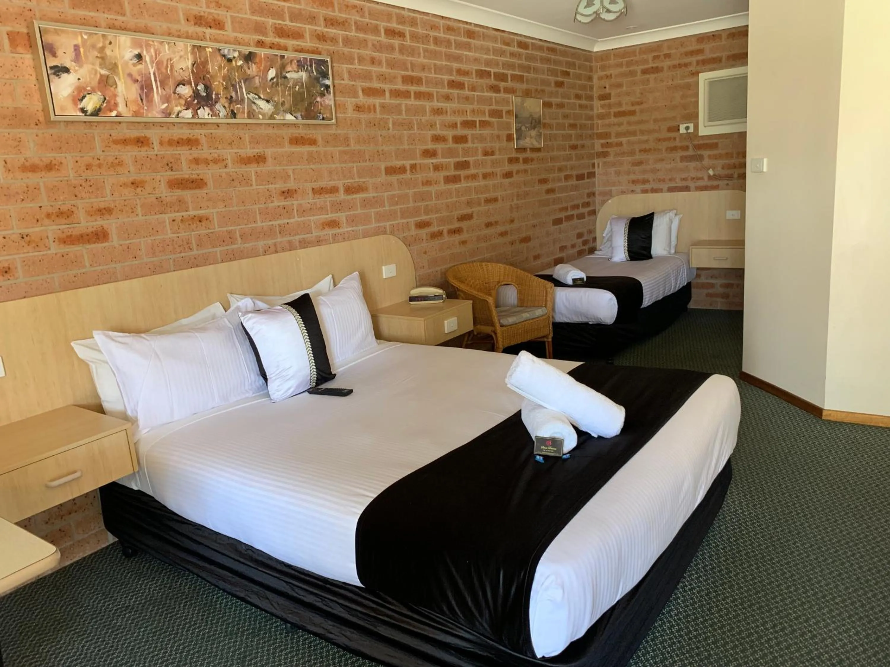 Bed in Branxton House Motel