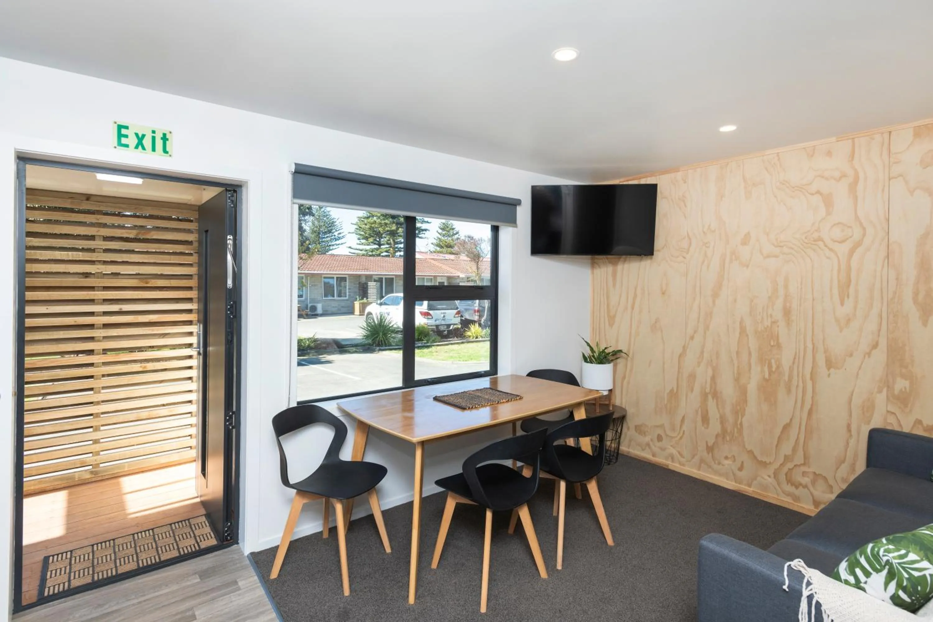 Seating area in Waikanae Beach TOP 10 Holiday Park
