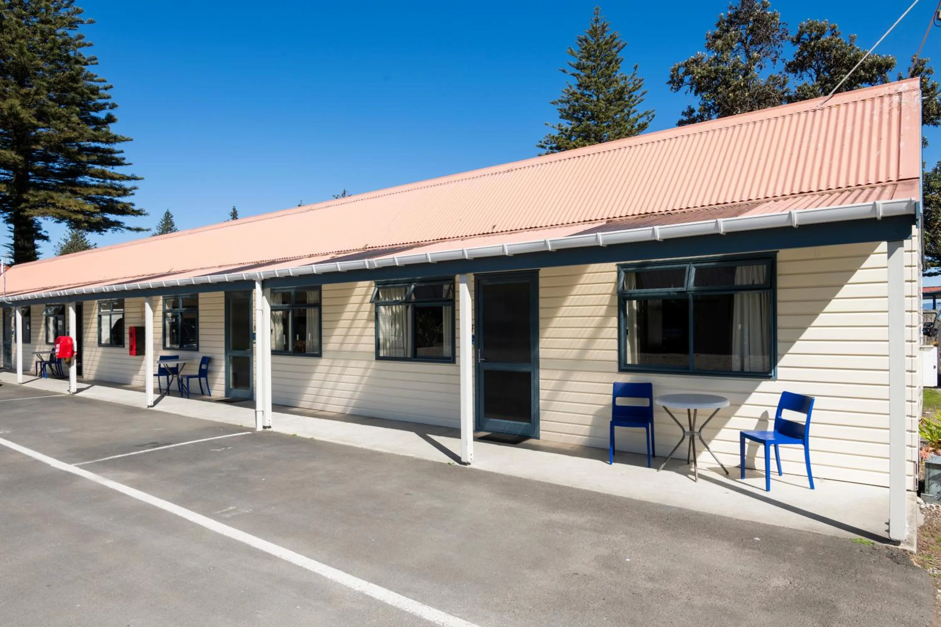 Property building in Waikanae Beach TOP 10 Holiday Park